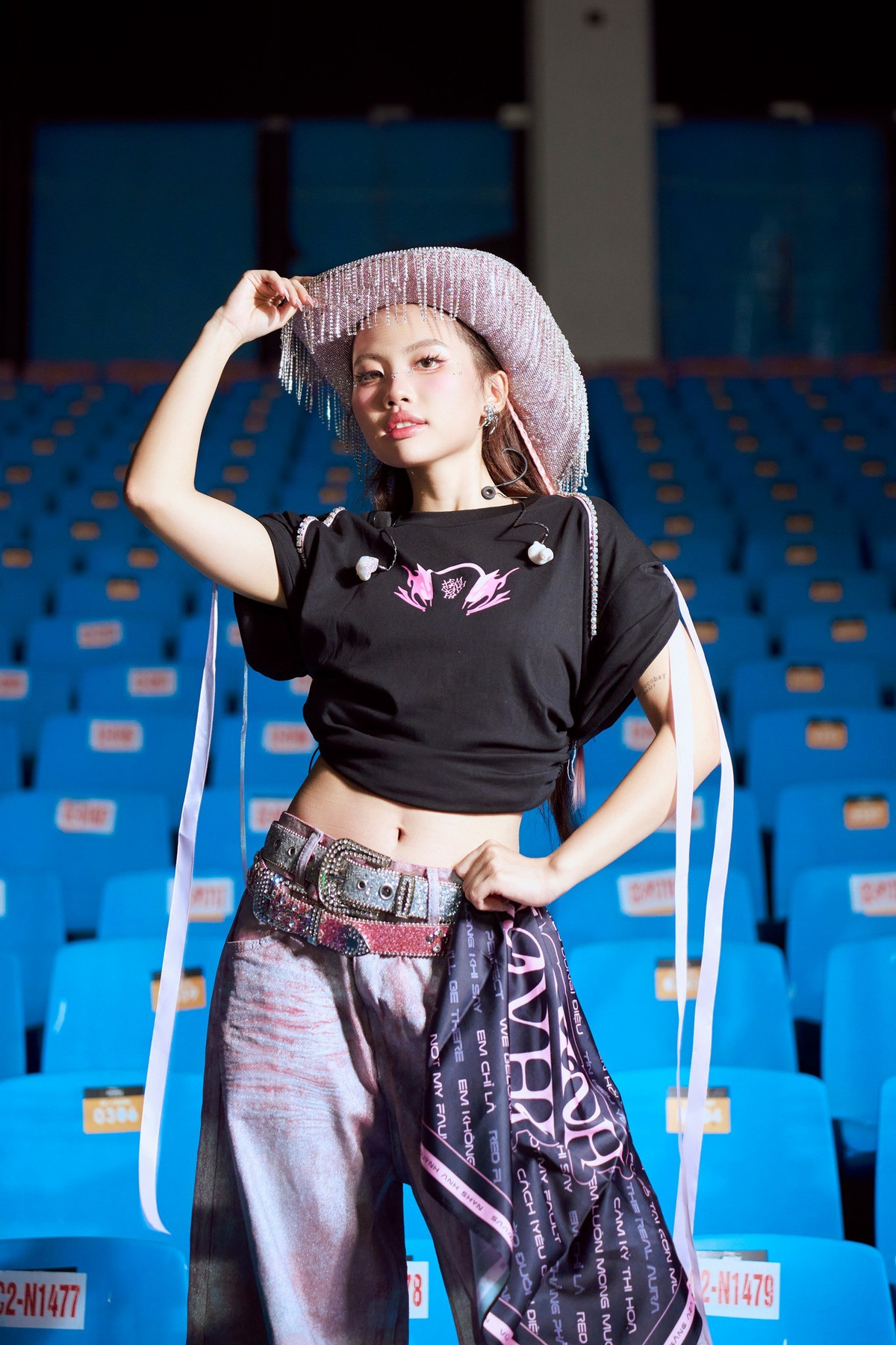 Từ đầu năm đến nay, tên tuổi Phương Mỹ Chi phủ sóng nhờ cộng hưởng tại hai cuộc thi âm nhạc đình đám là 'Sing! Asia' và 'Em xinh say hi'.