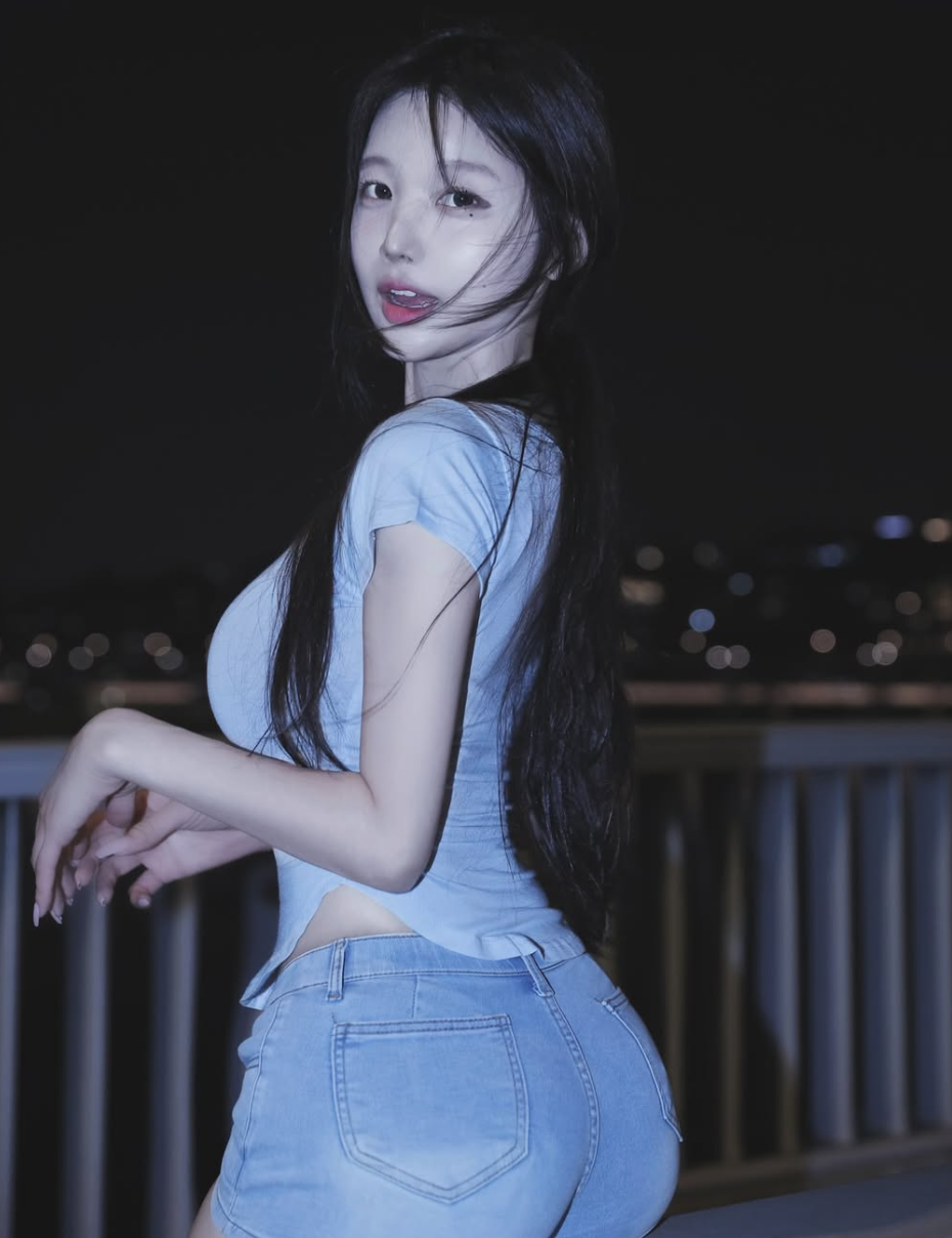 Bất chấp những tranh cãi, Soon Ho vẫn trung thành với phong cách thời trang táo bạo.