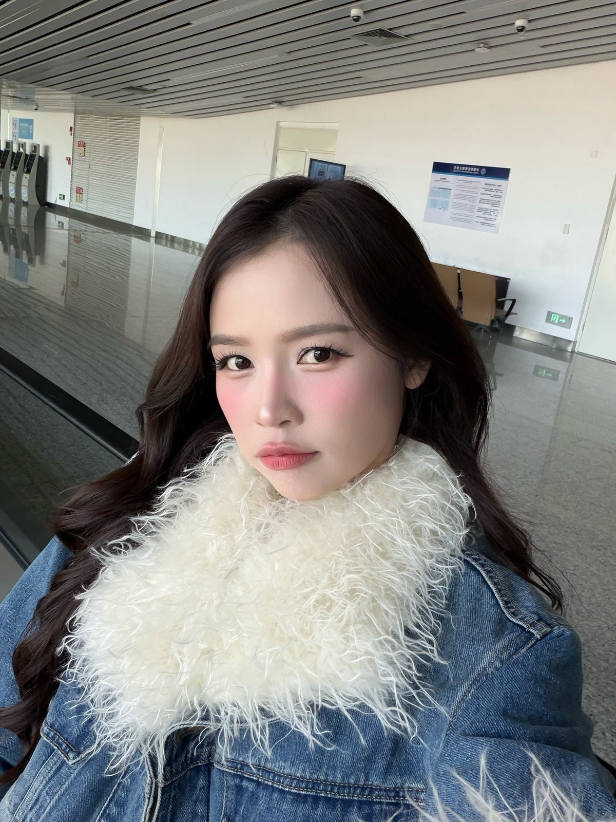 Dù đã là mẹ của cặp song sinh đáng yêu và đang ở ngưỡng U40, Sam vẫn được nhận xét trông như một “teen girl” chính hiệu.