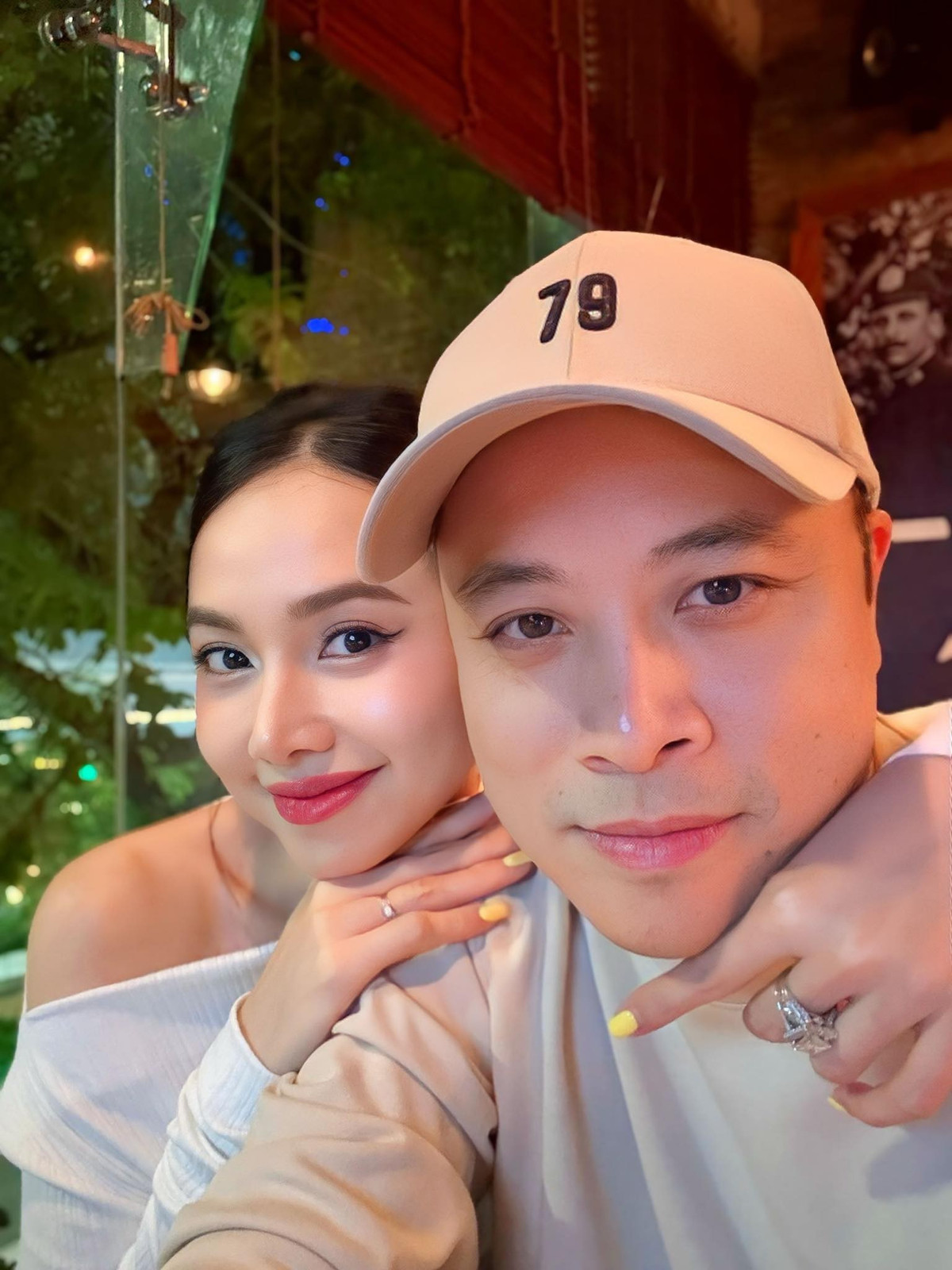 Tin tức sao Việt 23/8: Vợ chồng Đinh Ngọc Diệp – Victor Vũ “trốn” hai con nhỏ, tận hưởng khoảnh khắc ngọt ngào riêng tư. Ảnh: FB Dinh Ngoc Diep