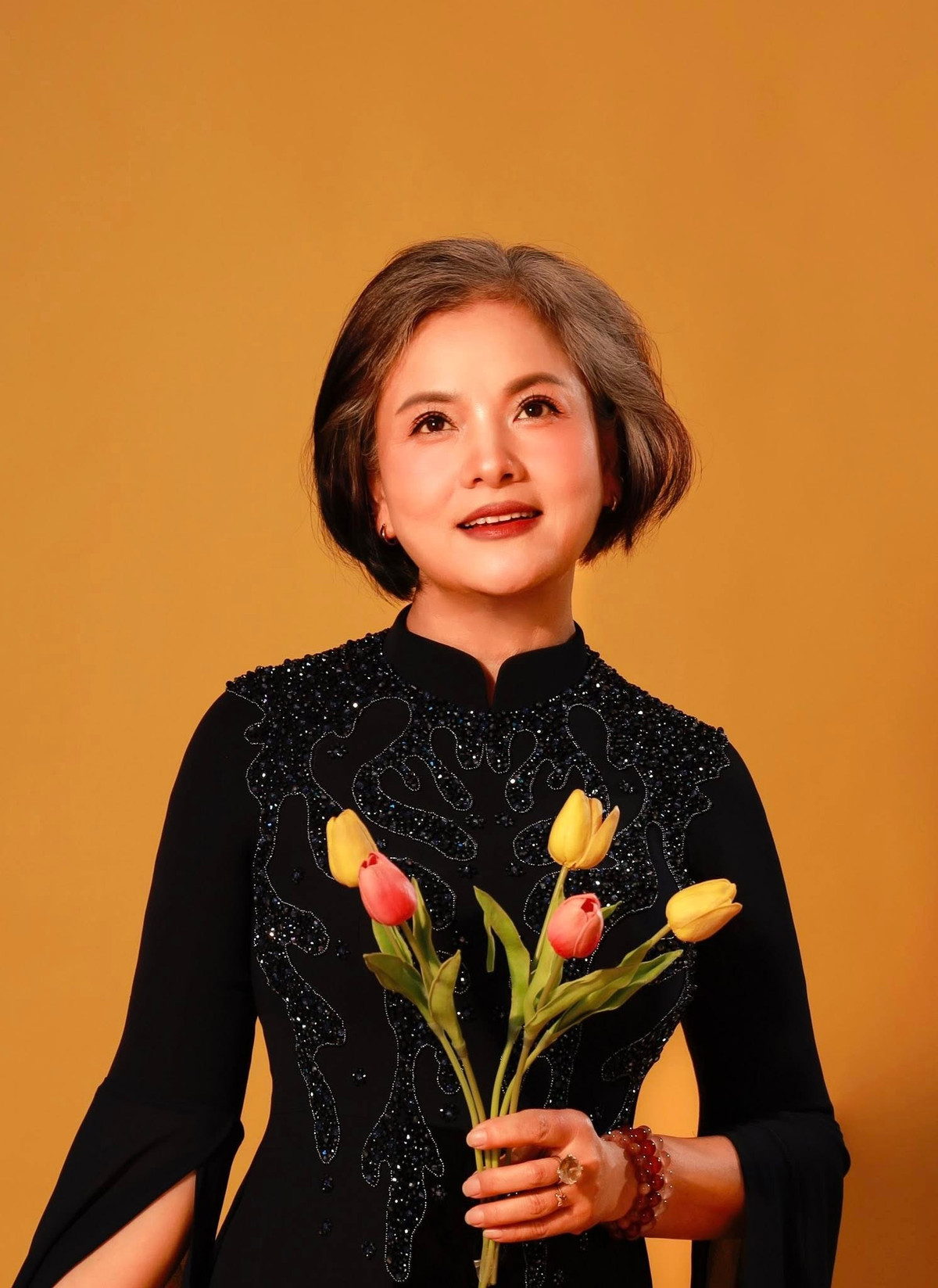 NSND Thu Quế sang trọng, quý phái trong bộ ảnh mới. Ảnh: FB Quế Thu