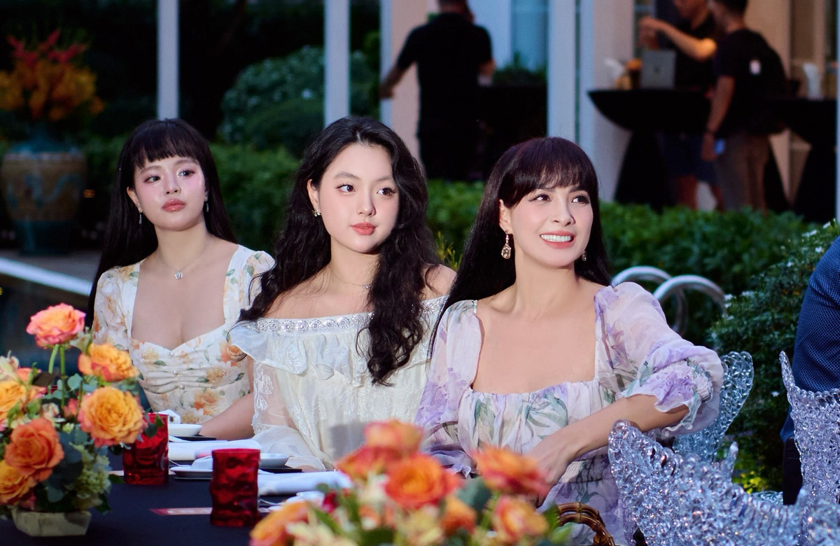 Ba mẹ con cựu siêu mẫu thường xuyên chia sẻ những khoảnh khắc ngọt ngào, tình cảm cùng nhau. Ảnh: FB Bui Thuy Hanh