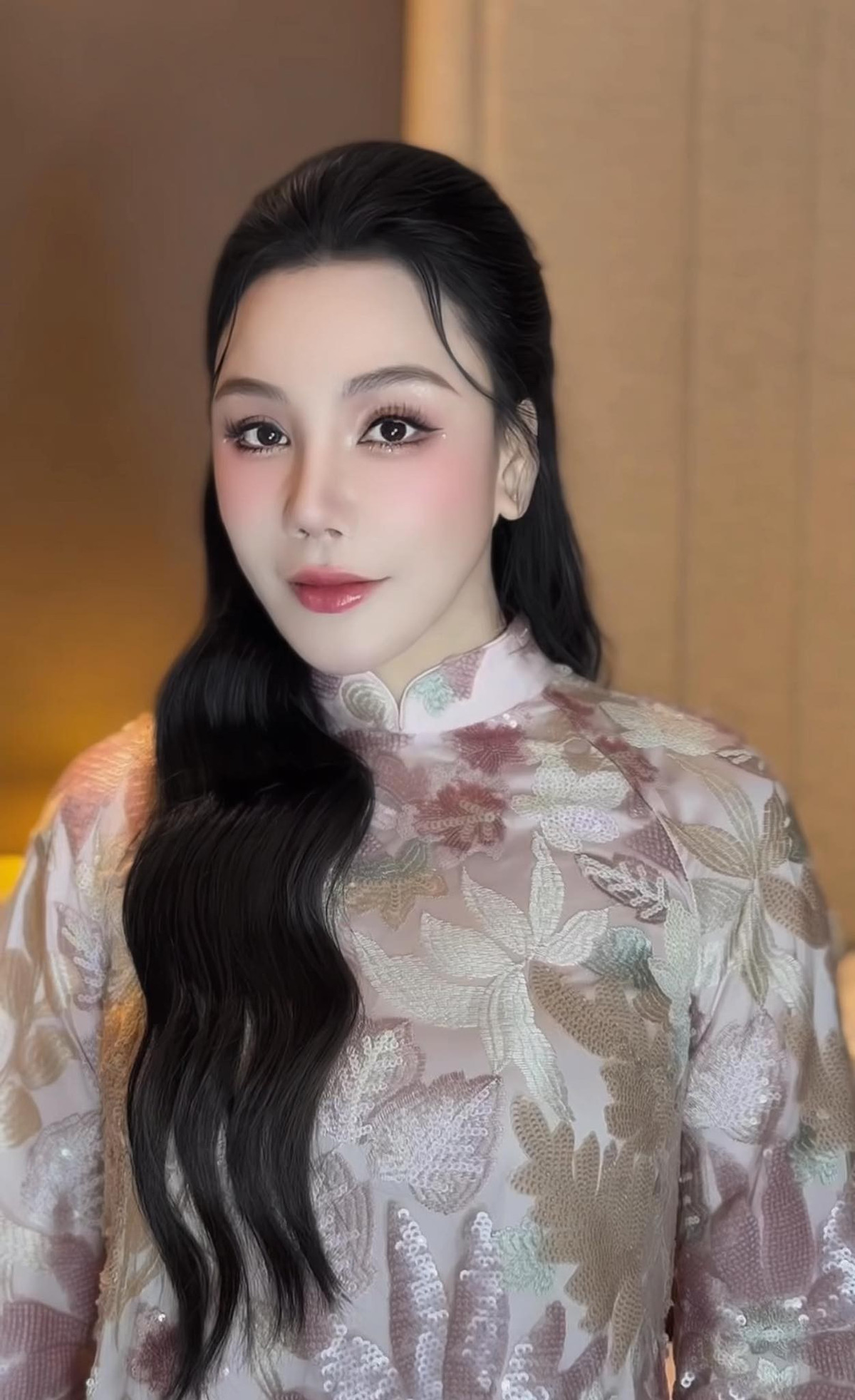 Sau nhiều năm độc thân, Hồ Quỳnh Hương tìm thấy hạnh phúc ở tuổi 45. Ảnh: FB Hồ Quỳnh Hương