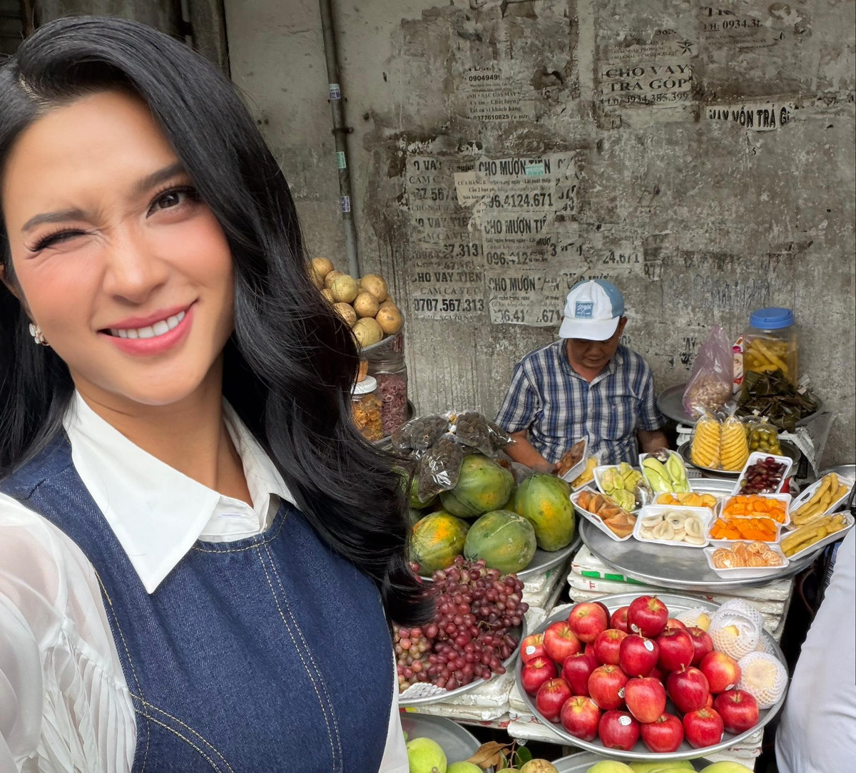 Chia sẻ về bí quyết giữ gìn sắc vóc, Kim Tuyến cho biết cô luôn duy trì thói quen tập luyện thể thao đều đặn và ăn uống khoa học.