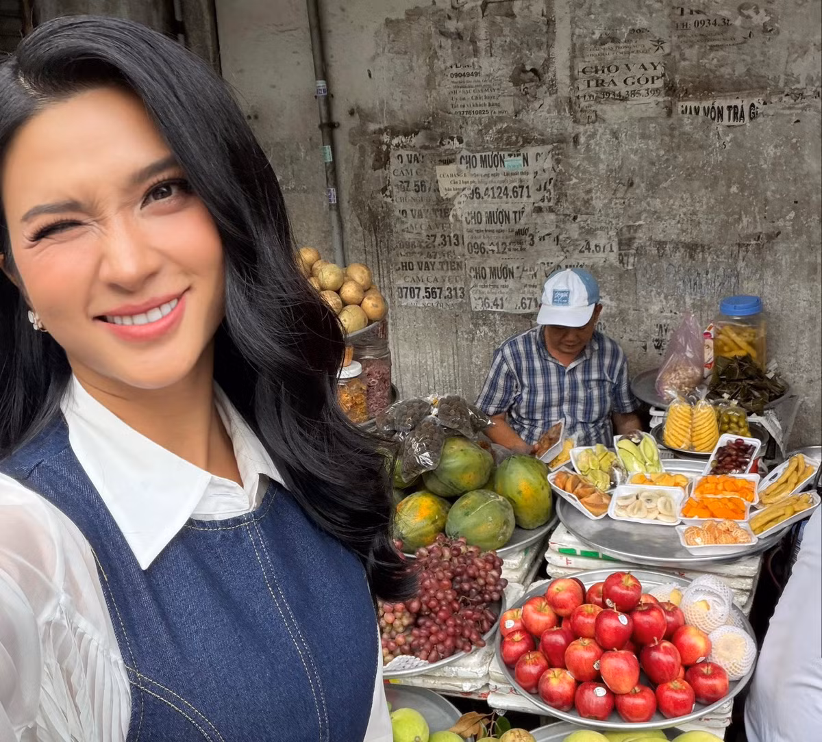 Chia sẻ về bí quyết giữ gìn sắc vóc, Kim Tuyến cho biết cô luôn duy trì thói quen tập luyện thể thao đều đặn và ăn uống khoa học.