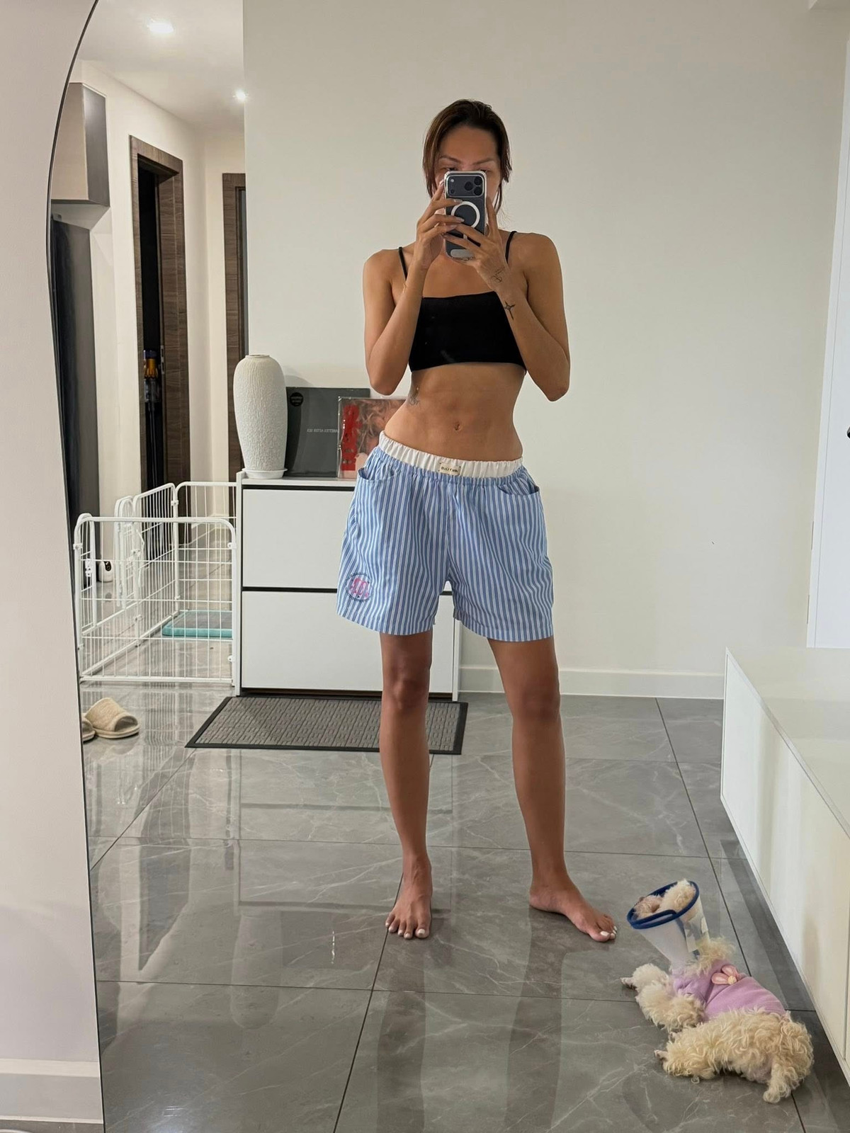 Minh Triệu khoe vòng hai săn chắc, không mỡ thừa. Ảnh: FB Pham Dinh Minh Trieu