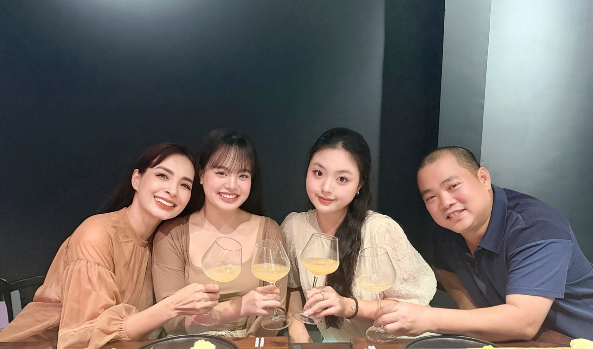 Hiện tại, Suli và Suti đều sở hữu chiều cao vượt trội so với bạn bè đồng trang lứa, nhan sắc ngày càng rạng rỡ.