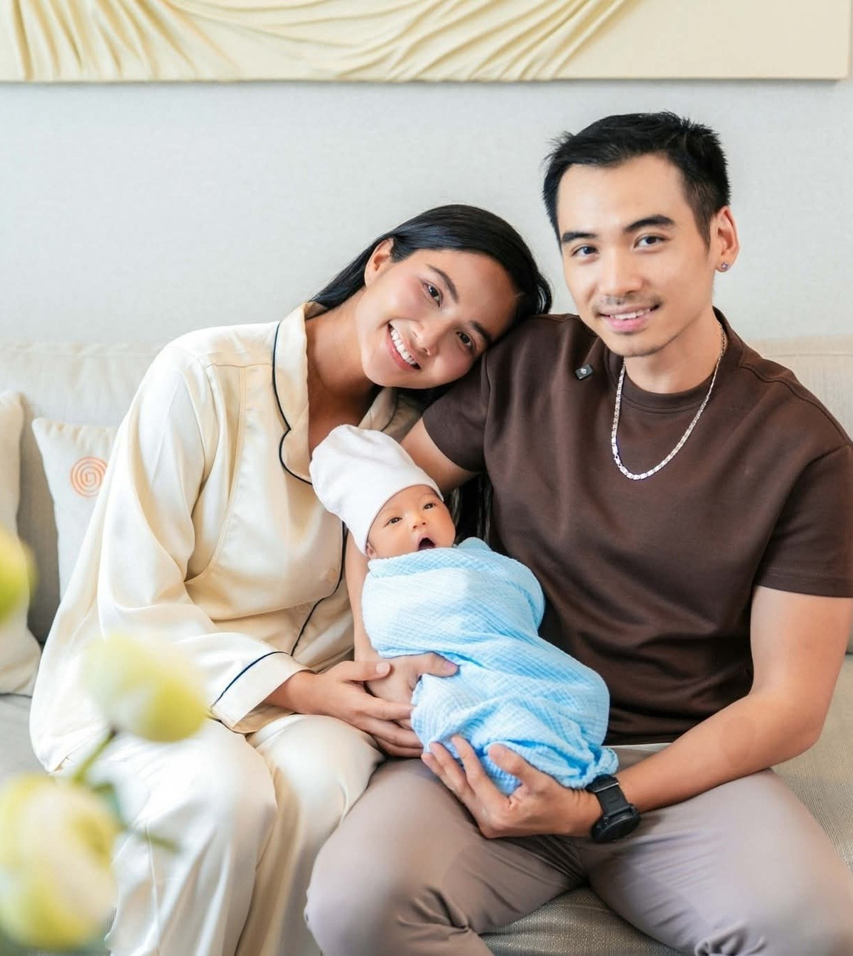 H'Hen Niê khoe khoảnh khắc hạnh phúc bên tổ ấm nhỏ đáng yêu. Ảnh: FB H'Hen Niê