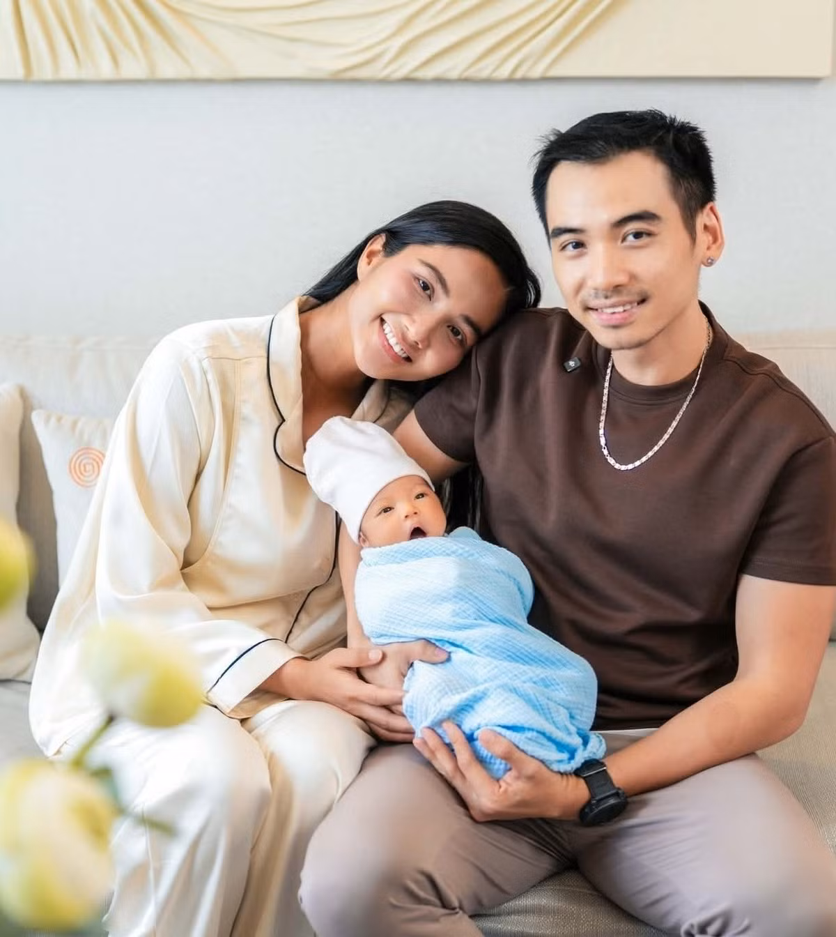 H'Hen Niê khoe khoảnh khắc hạnh phúc bên tổ ấm nhỏ đáng yêu. Ảnh: FB H'Hen Niê