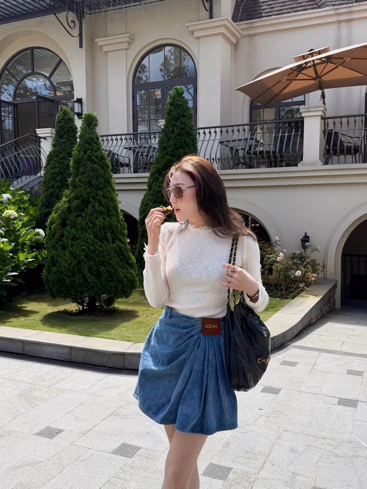 Á hậu Tú Anh khoe sắc vóc khi đến Đà Lạt. Ảnh: FB Duong Tu Anh