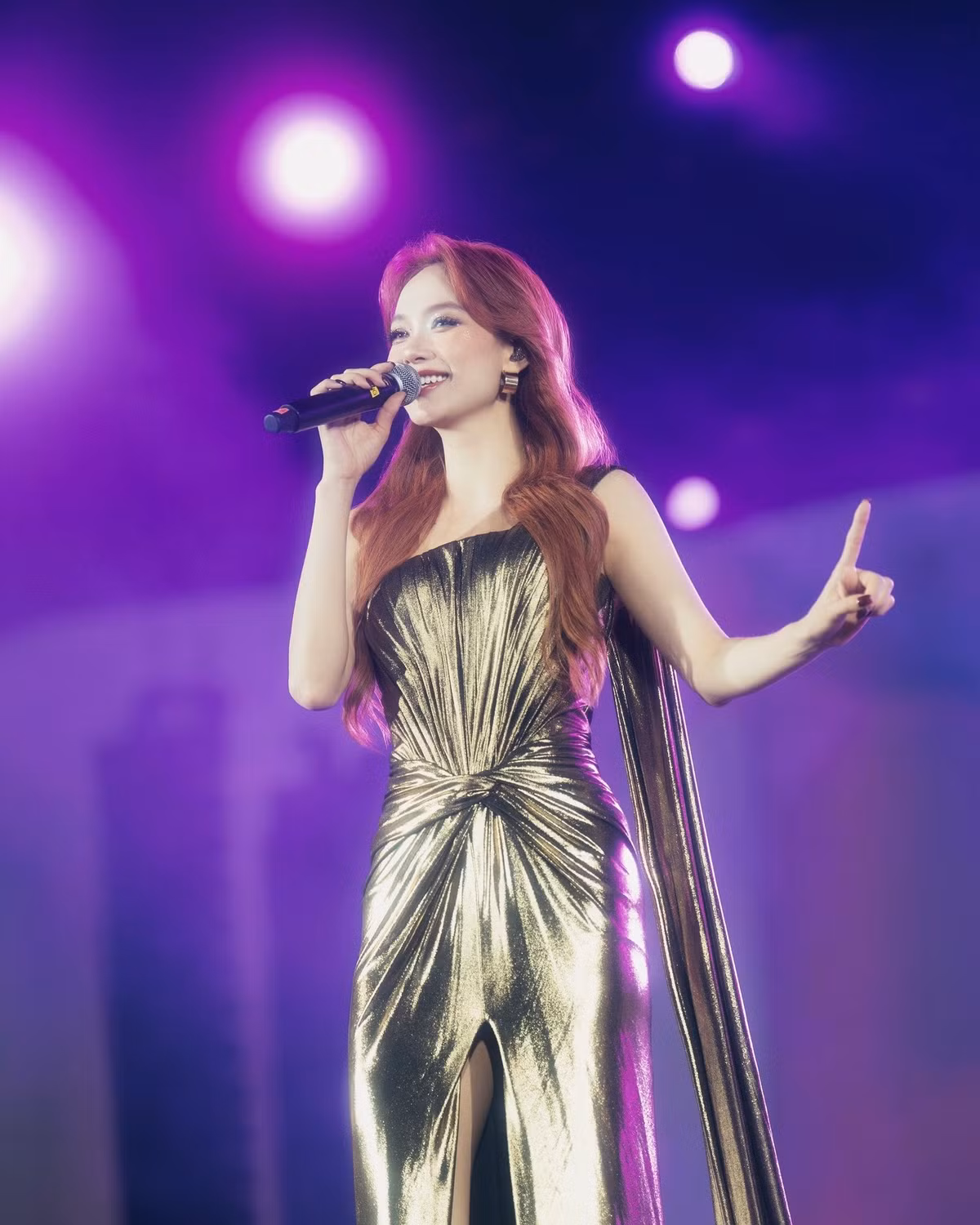 Hiện tại cô phải học cách phân chia thời gian hợp lý để vừa hoạt động nghệ thuật, vừa chăm lo cho tổ ấm nhỏ.