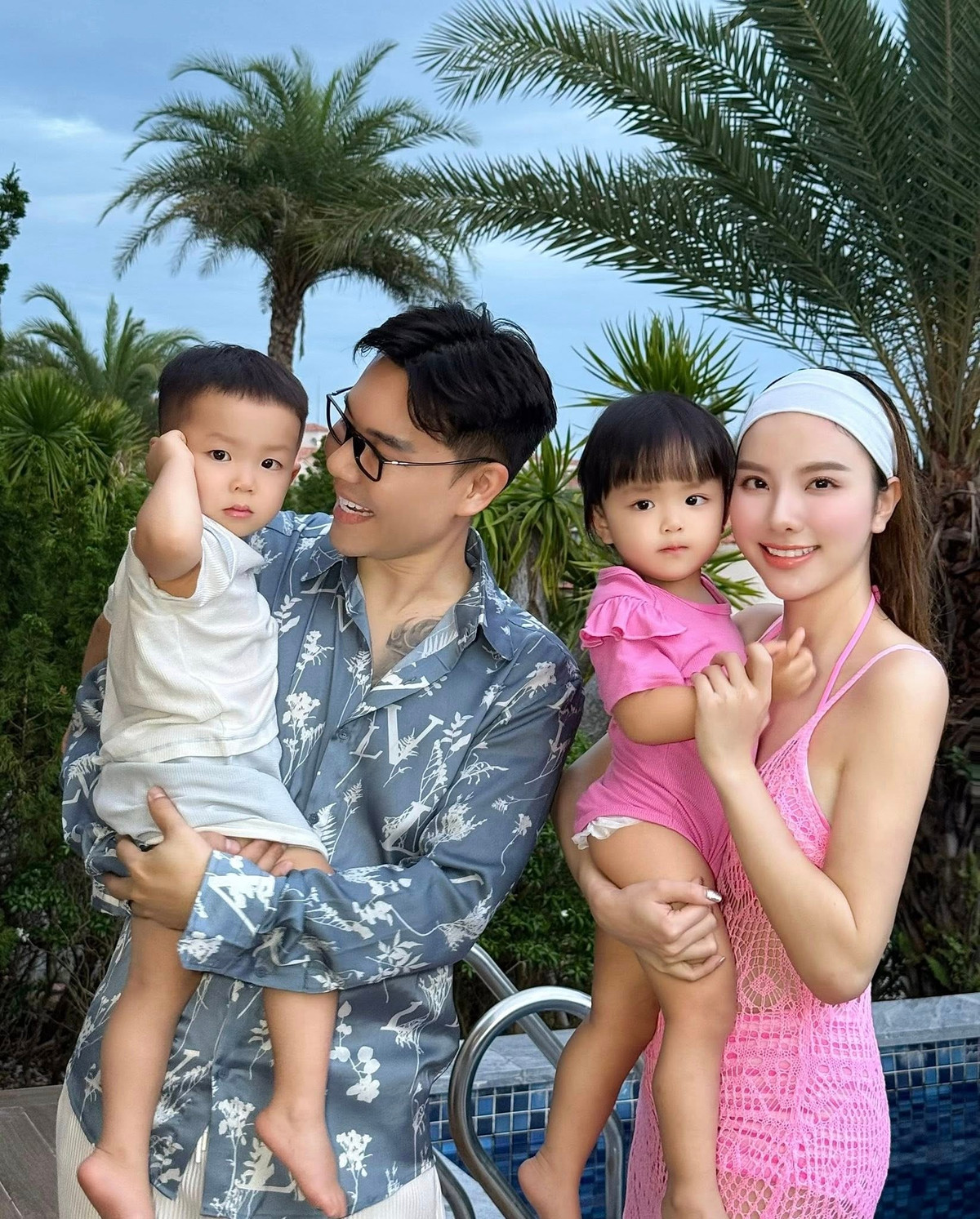 Hạnh Sino khoe gia đình nhỏ. Ảnh: FB Hạnh Sino