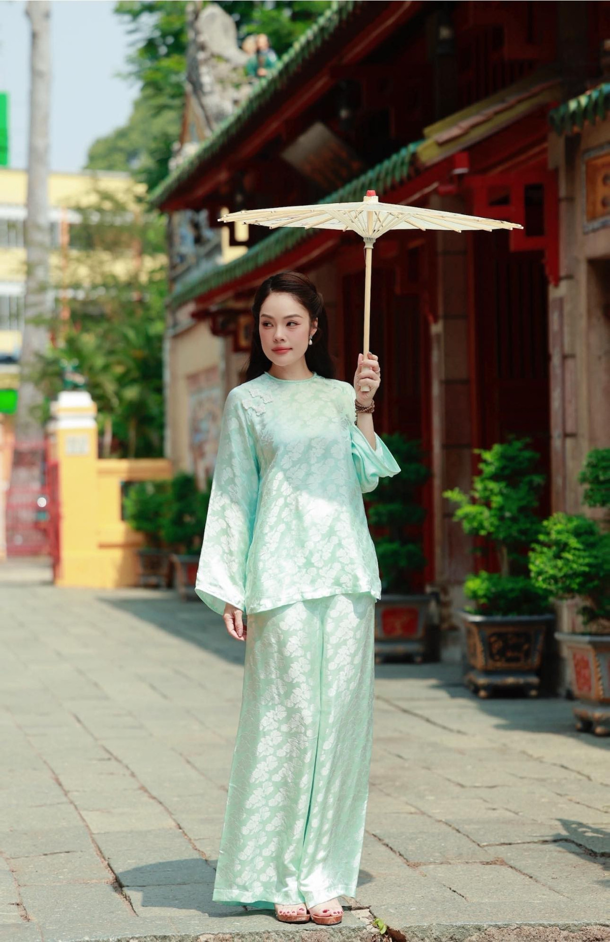 Dương Cẩm Lynh gợi ý: "Những gam màu ngọt ngào luôn giúp tâm hồn ta nhẹ nhàng hơn". Ảnh: FB Dương Cẩm Lynh