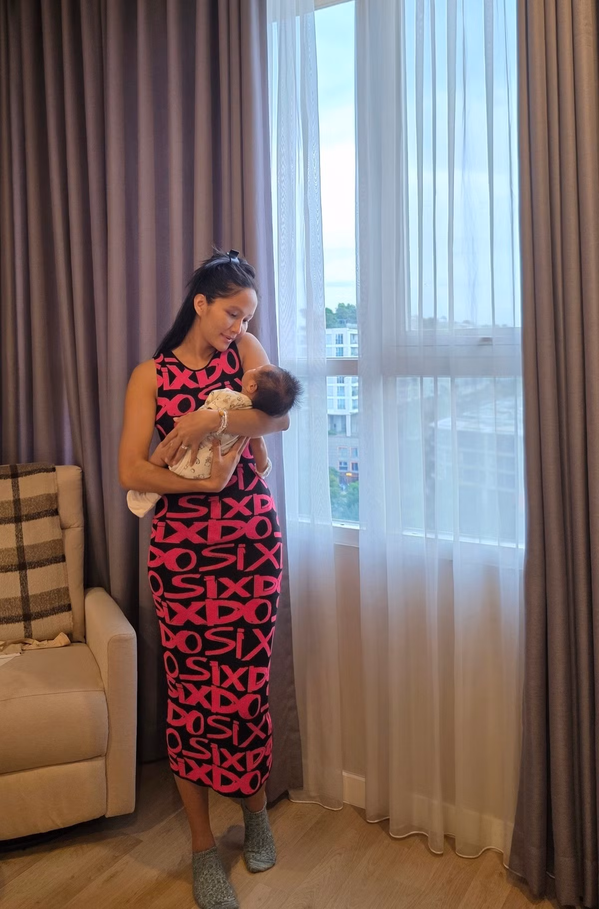 H'Hen Niê có đôi chân dài và thân hình được đánh giá là chuẩn đẹp, góp phần giúp cô giành được thành tích cao tại các đấu trường sắc đẹp.