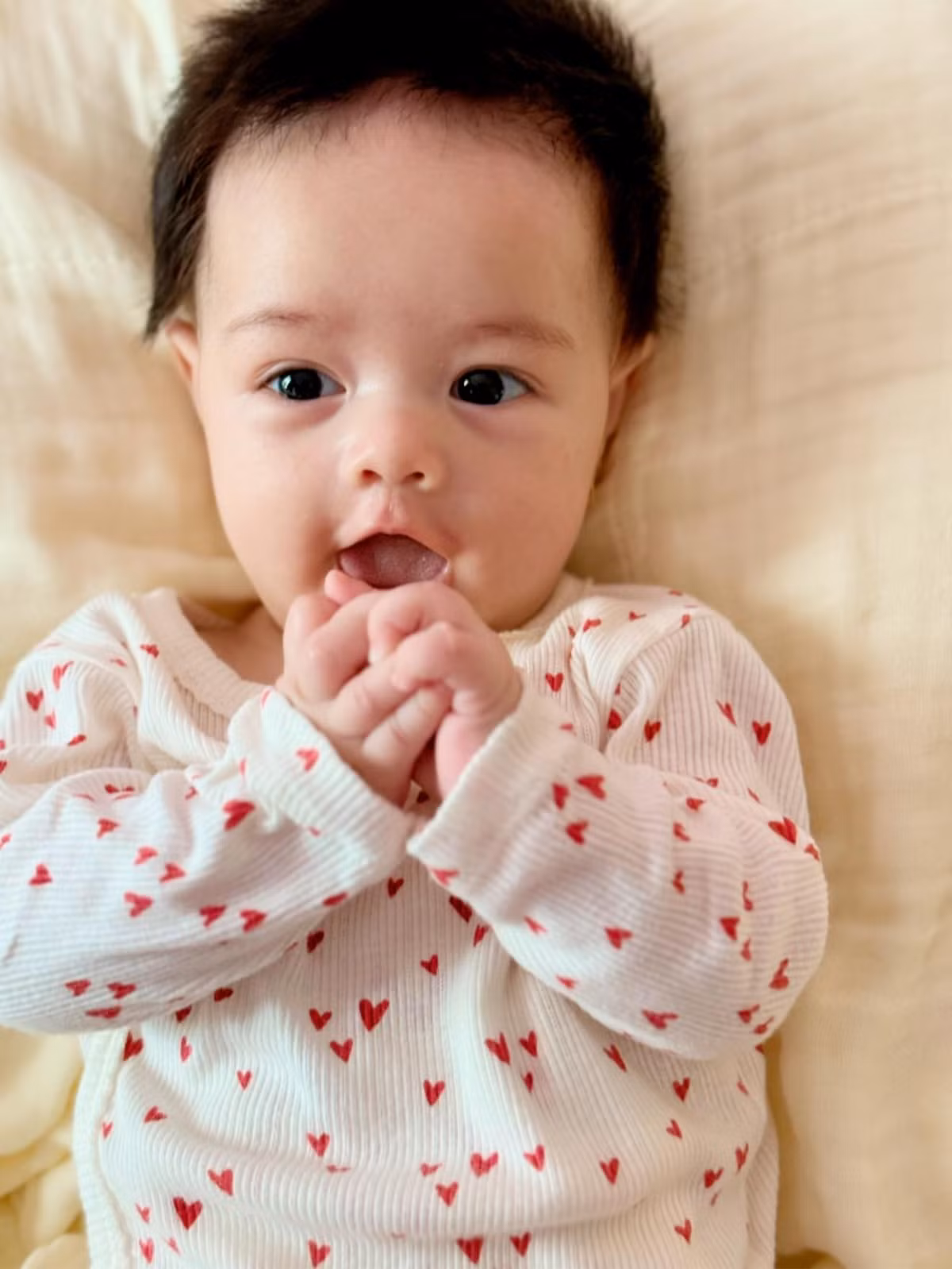 Con gái gần 4 tháng tuổi của Nhật Kim Anh được nhận xét có đôi mắt giống hệt mẹ. Ảnh: FB Nhật Kim Anh