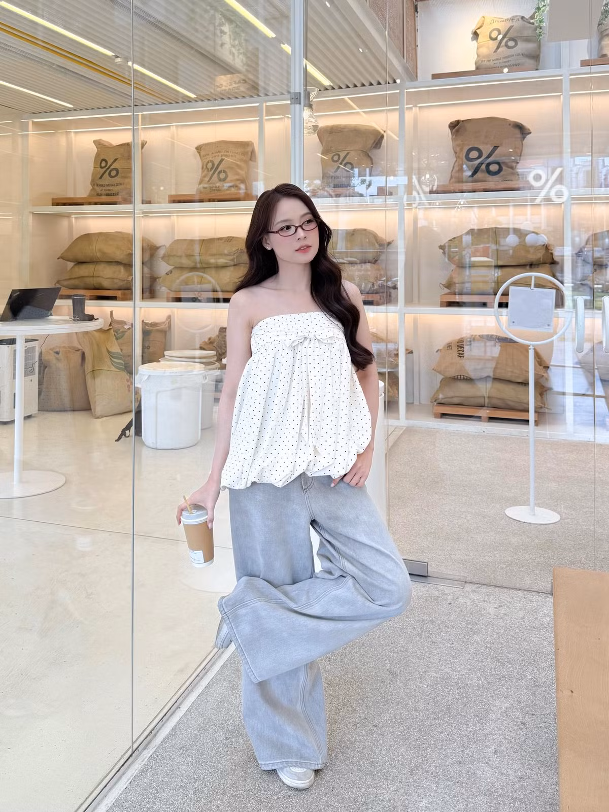 Nhiều người bất ngờ khi biết rằng Sam đã là mẹ hai con bởi ngoại hình của cô vẫn trẻ trung như thời còn son rỗi.