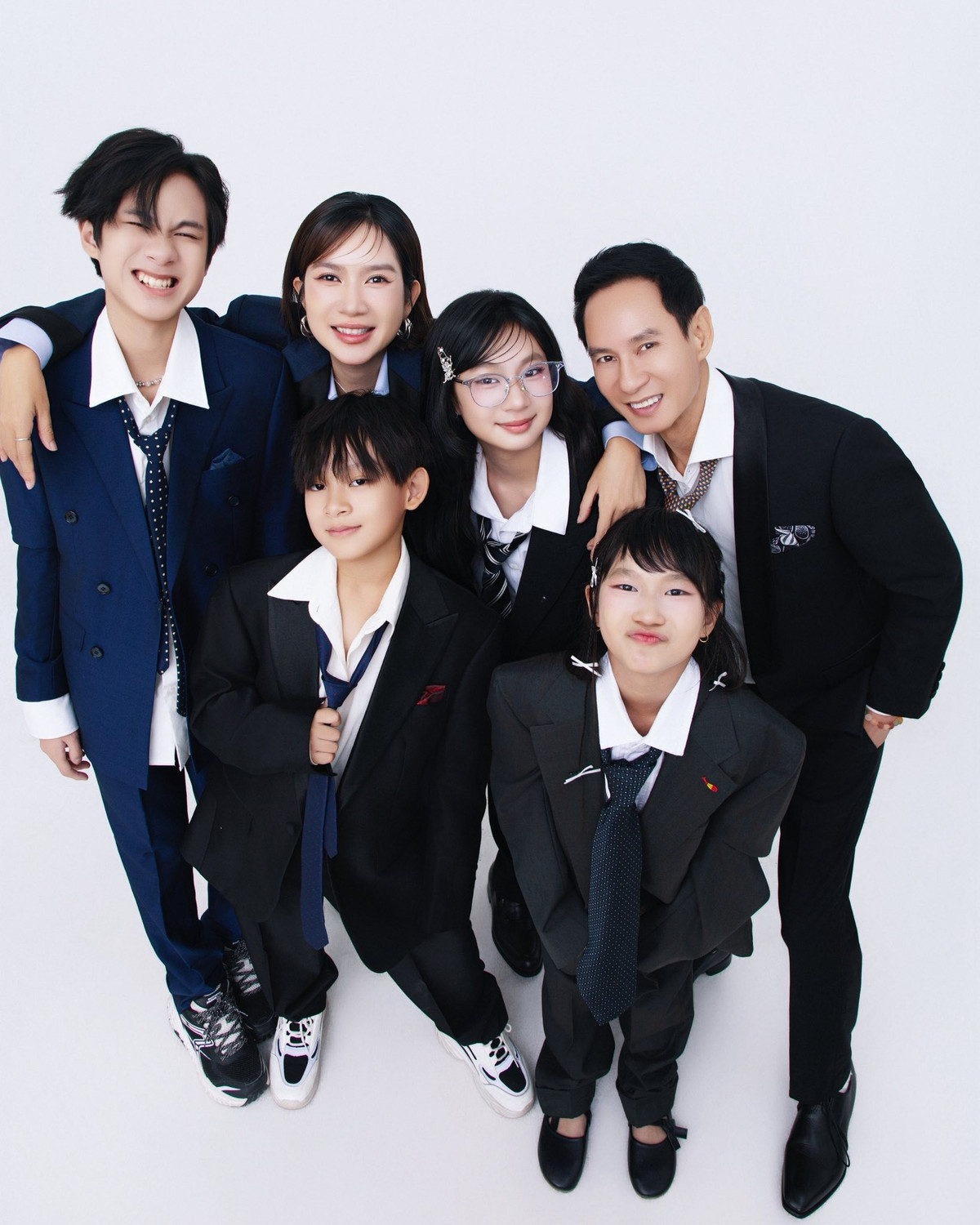 Gia đình Lý Hải - Minh Hà thực hiện bộ ảnh kỷ niệm dấu mốc 15 năm kết hôn. Ảnh: FB Ly Hai Minh Ha