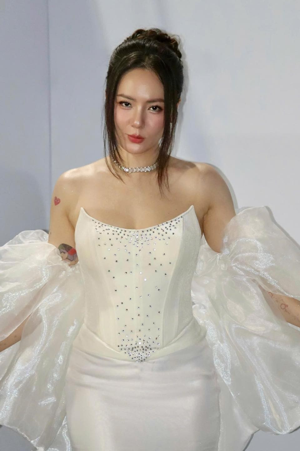 Mỗi lần xuất hiện, Phương Linh đều khiến khán giả trầm trồ bởi sự kết hợp hài hòa giữa vẻ đẹp hình thể và những hình xăm đầy ý nghĩa, tạo nên một tổng thể vừa gợi cảm, vừa cá tính và đầy chất nghệ sĩ. Ảnh: FB Tran Phuong Linh