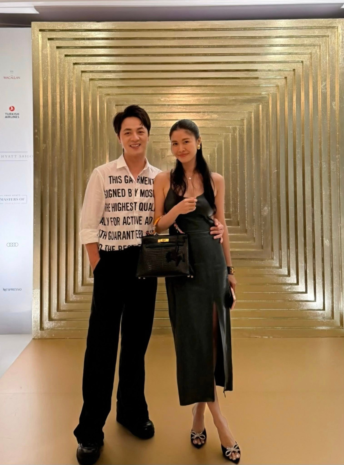 Sự đồng hành bền bỉ và thấu hiểu của cô được xem là chỗ dựa vững chắc để nam ca sĩ yên tâm theo đuổi đam mê.