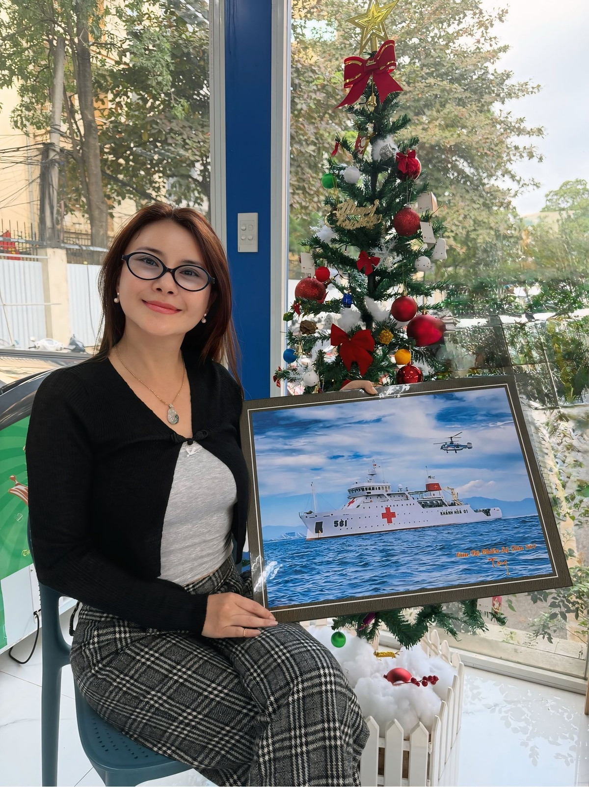 Không ít khán giả nhận xét nữ nghệ sĩ trông trẻ trung hơn tuổi thật, thậm chí “đẹp quên tuổi”.