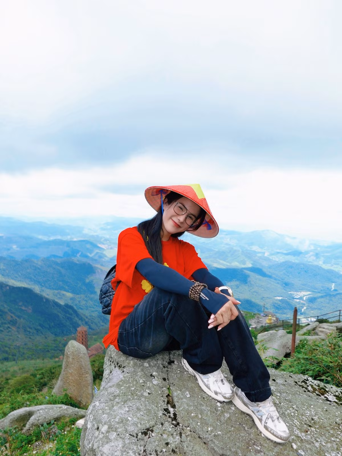 Diệp Lâm Anh thăm Yên Tử. Ảnh: FB Diep Lam Anh