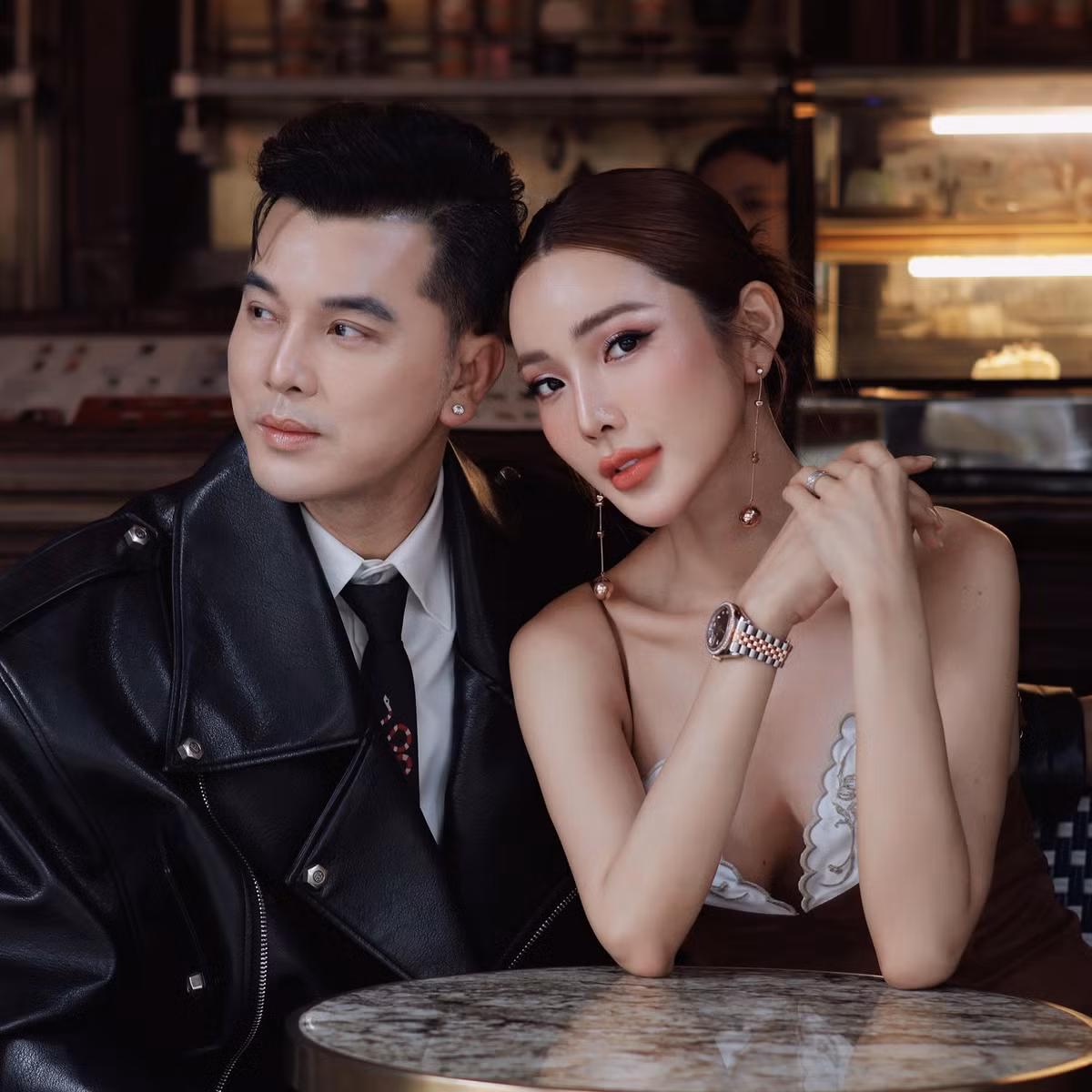 Cựu mẫu Kim Cương tình bể bình bên ông xã - ca sĩ Ưng Hoàng Phúc. Ảnh: FB Võ Kim Cương