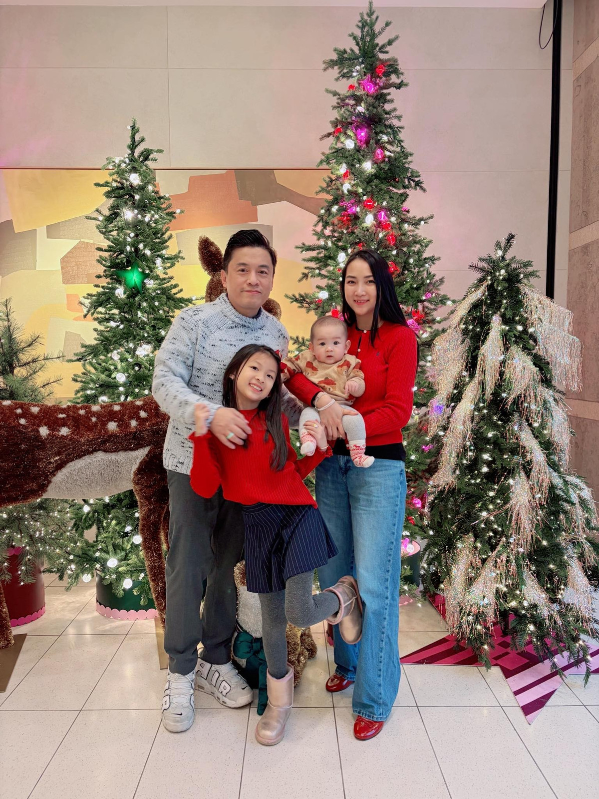 Từ khi kết hôn, Lam Trường và Yến Phương thường xuyên ghi lại những khoảnh khắc đời thường của gia đình.