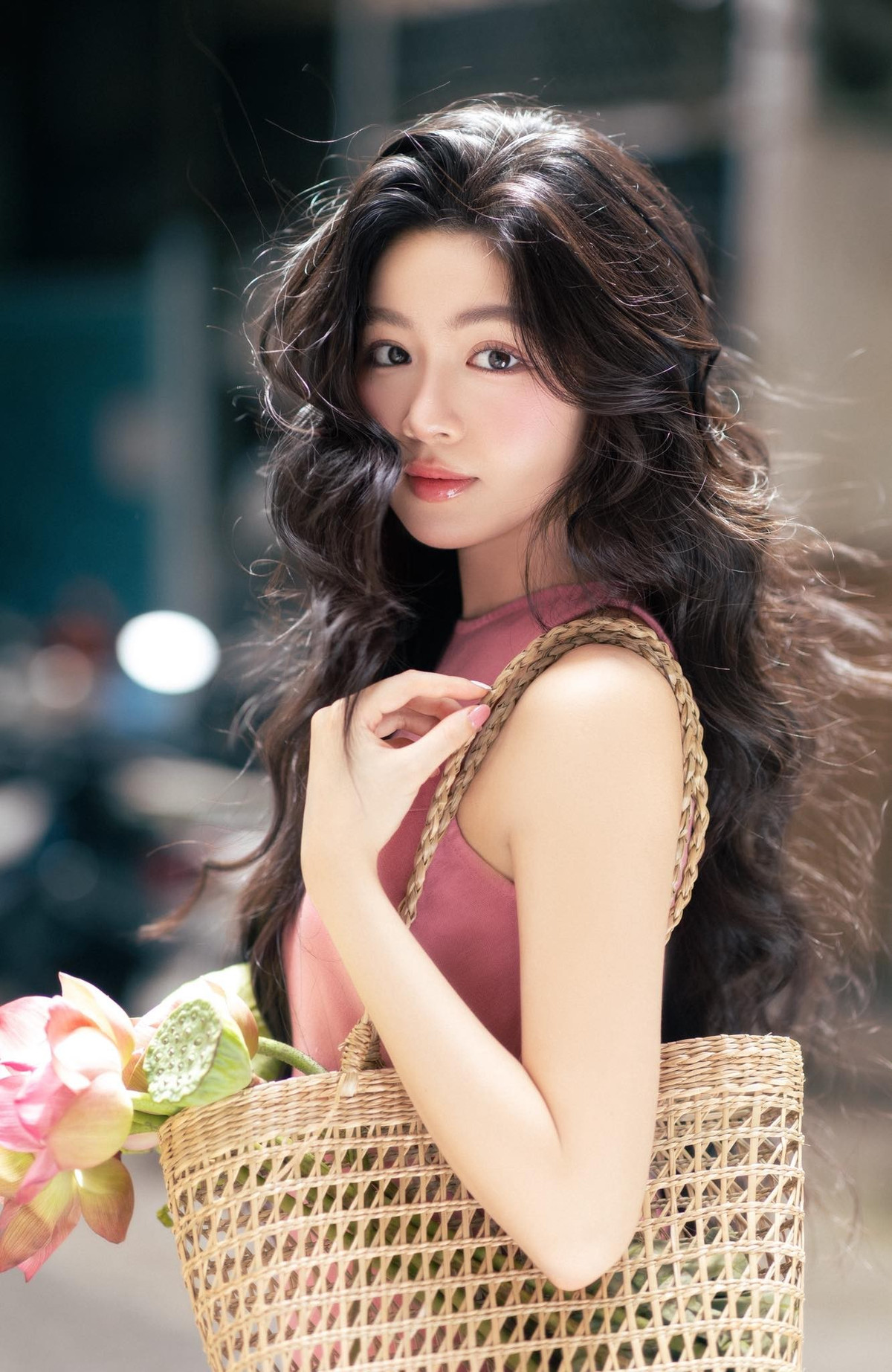 Những hình ảnh đời thường hay khi tham dự sự kiện của cô đều nhanh chóng thu hút sự quan tâm từ cộng đồng mạng.