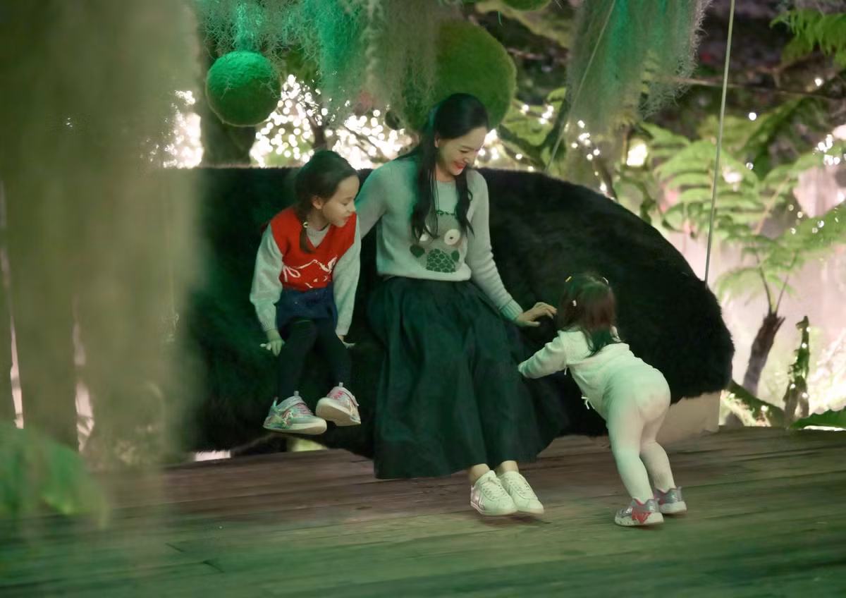 Diễn viên Lan Phương cùng các con vi vu Đà Lạt đón Giáng sinh. Ảnh: FB Lan Phương