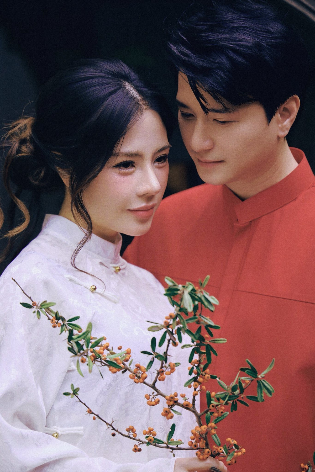 Cặp đôi diễn viên Huỳnh Anh và MC Bạch Lan Phương thực hiện bộ ảnh áo dài. Ảnh: FB Huỳnh Anh