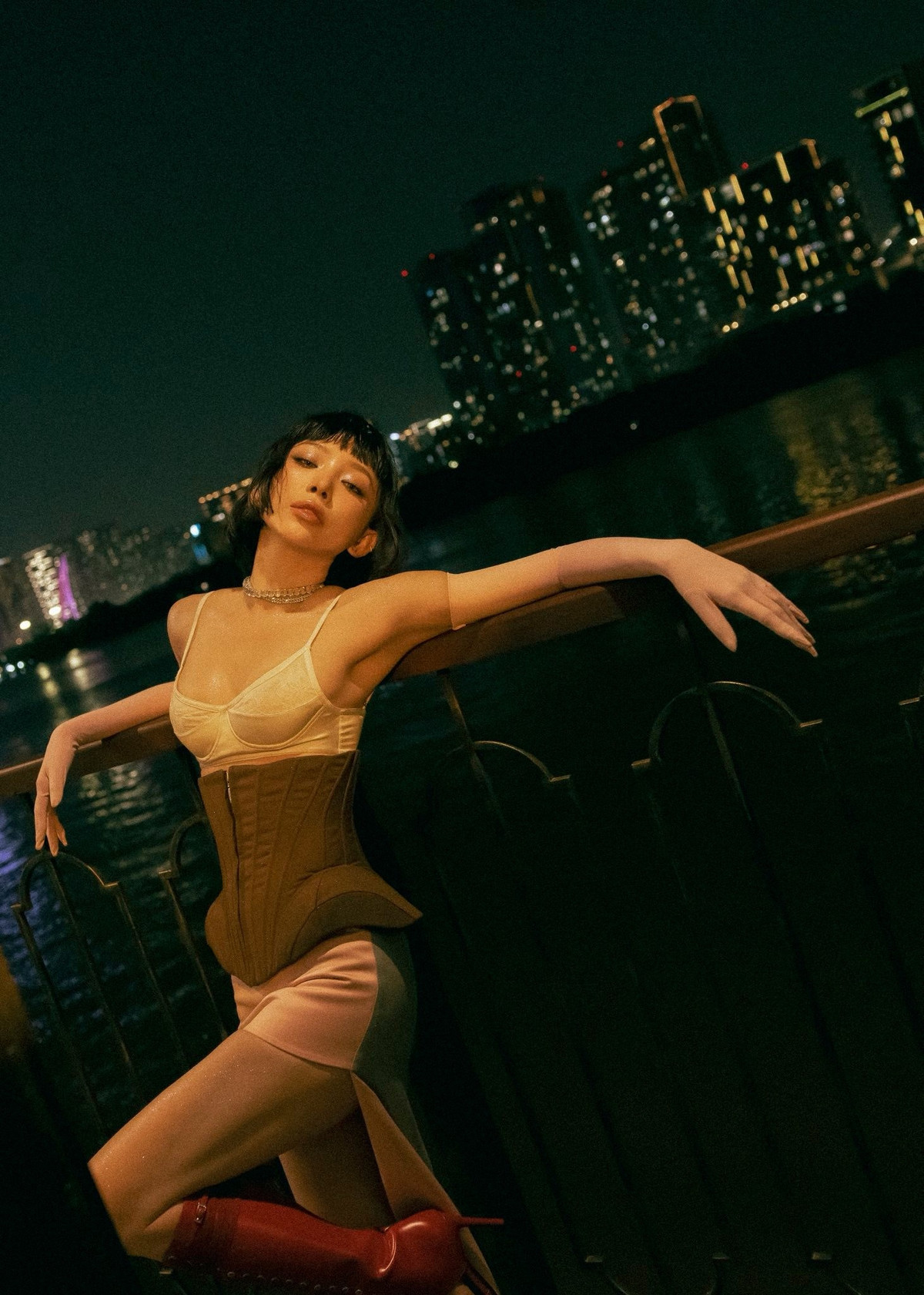 Ở tuổi U40, Tóc Tiên được nhận xét vẫn giữ vững phong độ về nhan sắc lẫn hình thể.