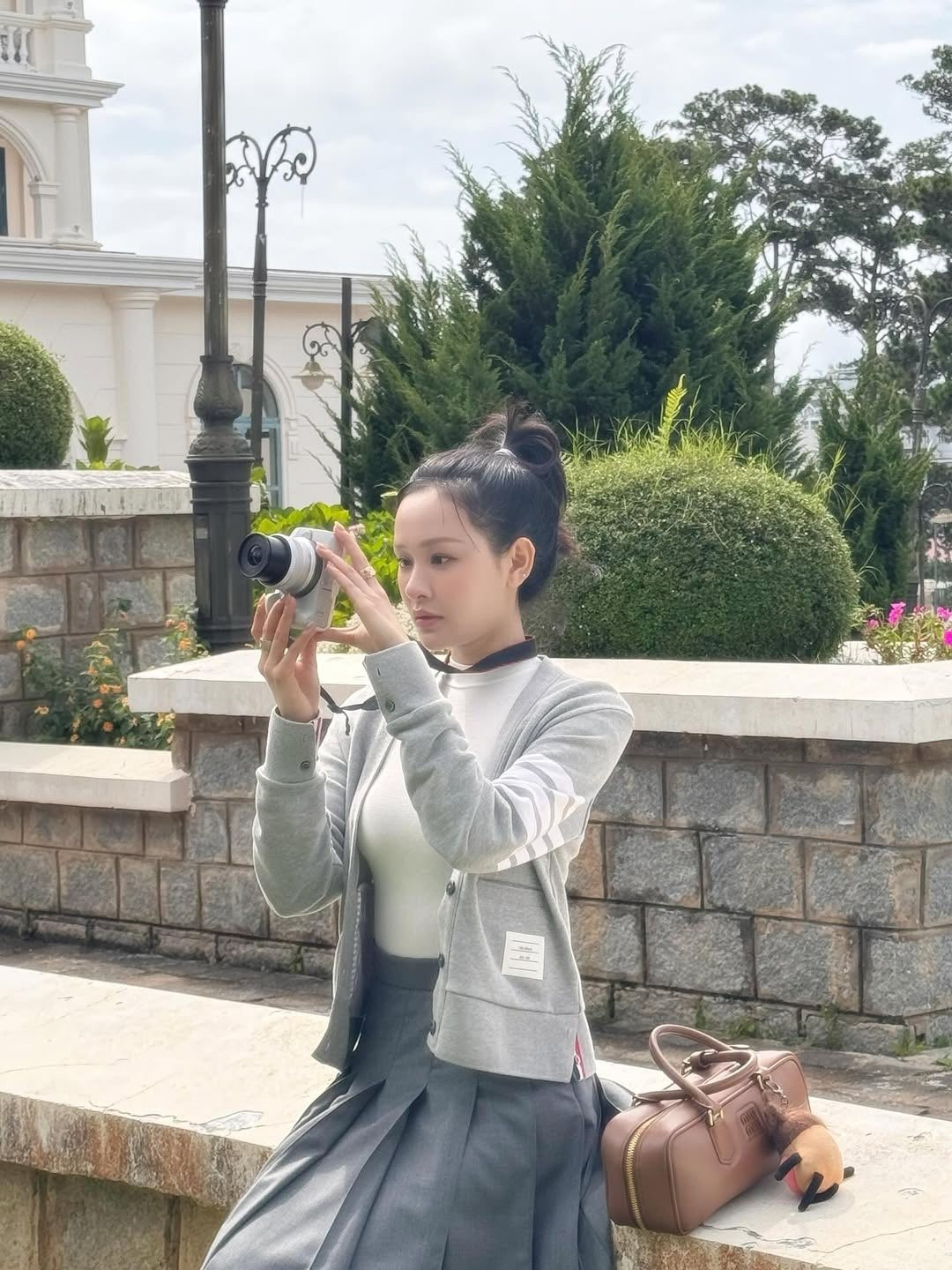 Hiền Hồ viết: "Lên Đà Lạt là không cần phải đi đâu nhiều, cứ đi ra đi vô...". Ảnh: FB Hiền Hồ