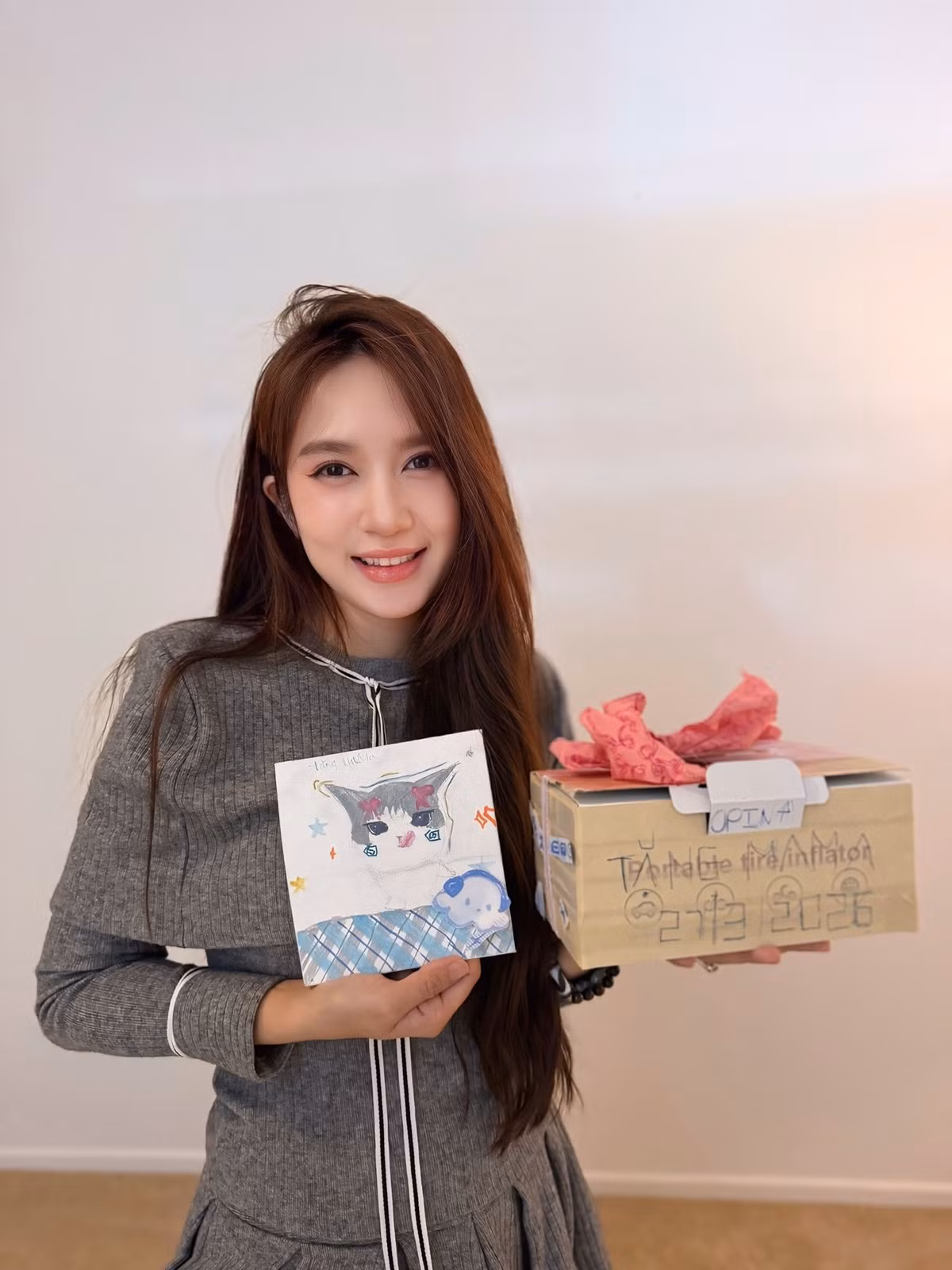 Nhiều khán giả cũng bày tỏ sự ngưỡng mộ trước cuộc hôn nhân hạnh phúc, bền chặt của cặp đôi.