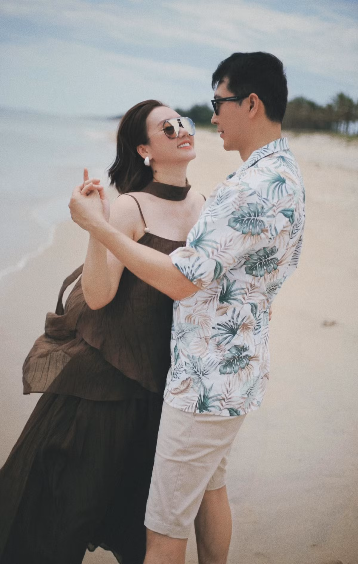 Trên trang cá nhân, Nguyễn Hương Giang chia sẻ loạt hình ảnh hạnh phúc bên chồng nhân dịp kỷ niệm 3 năm gắn bó.