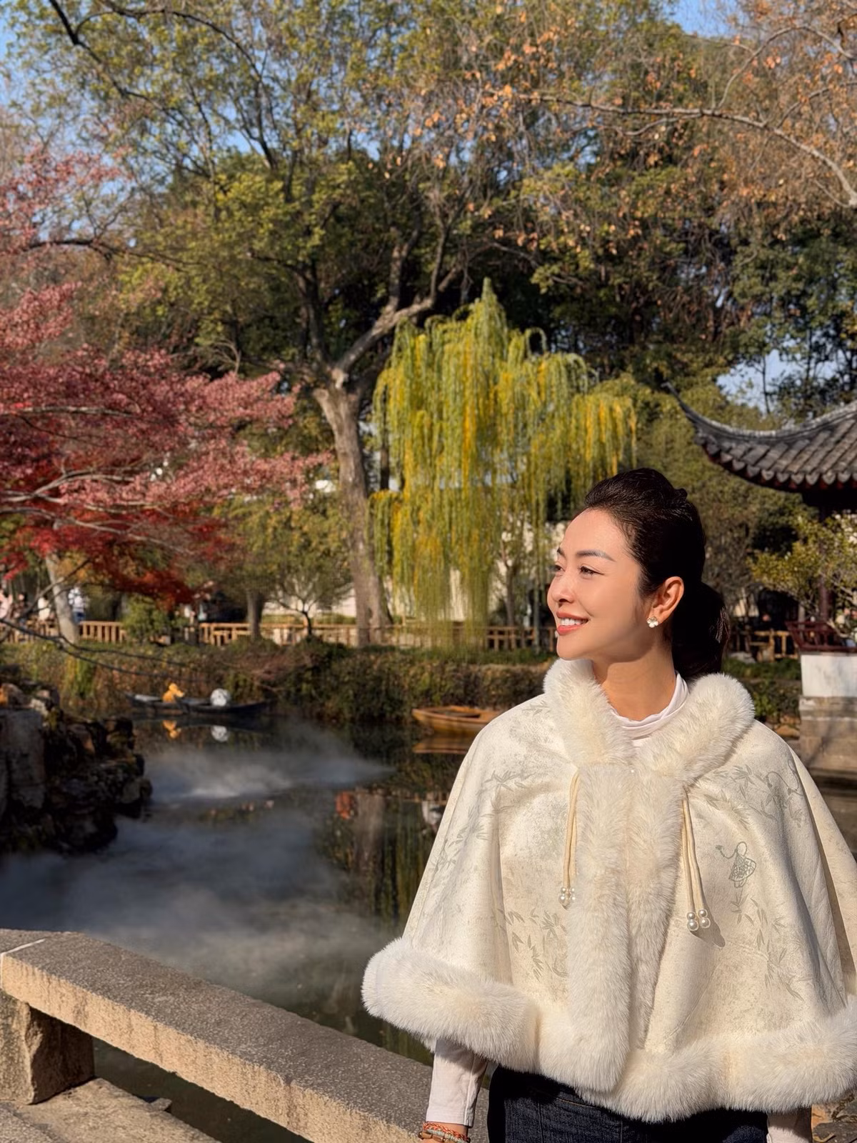 Ở tuổi 40, trải qua 4 lần sinh nở nhưng 'nàng Hậu' vẫn khiến dư luận trầm trồ bởi sắc vóc chuẩn mực của mình.