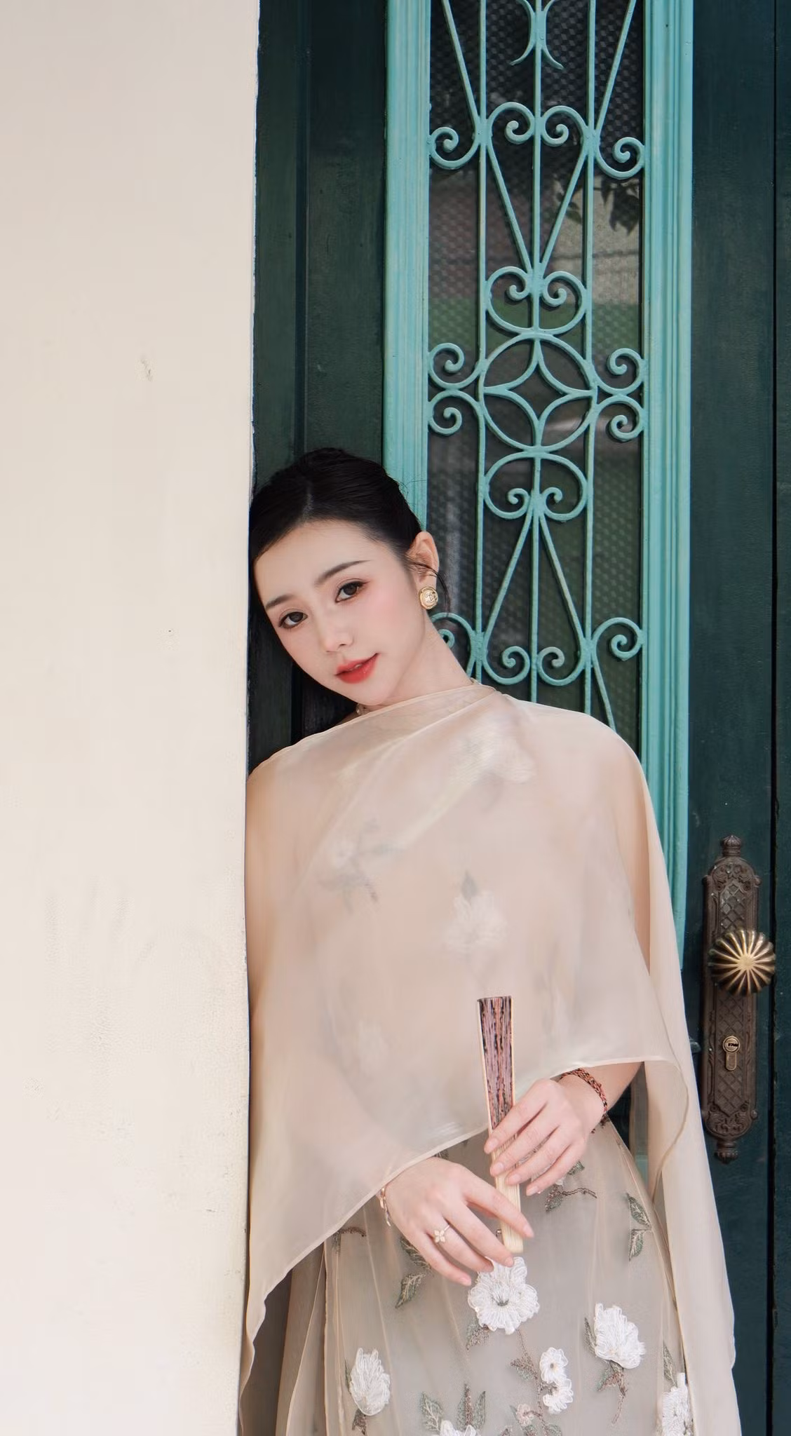 Trên trang cá nhân, Quỳnh Kool thường xuyên đăng tải những bộ ảnh theo đuổi phong cách trưởng thành, nữ tính và cực kỳ sang chảnh.