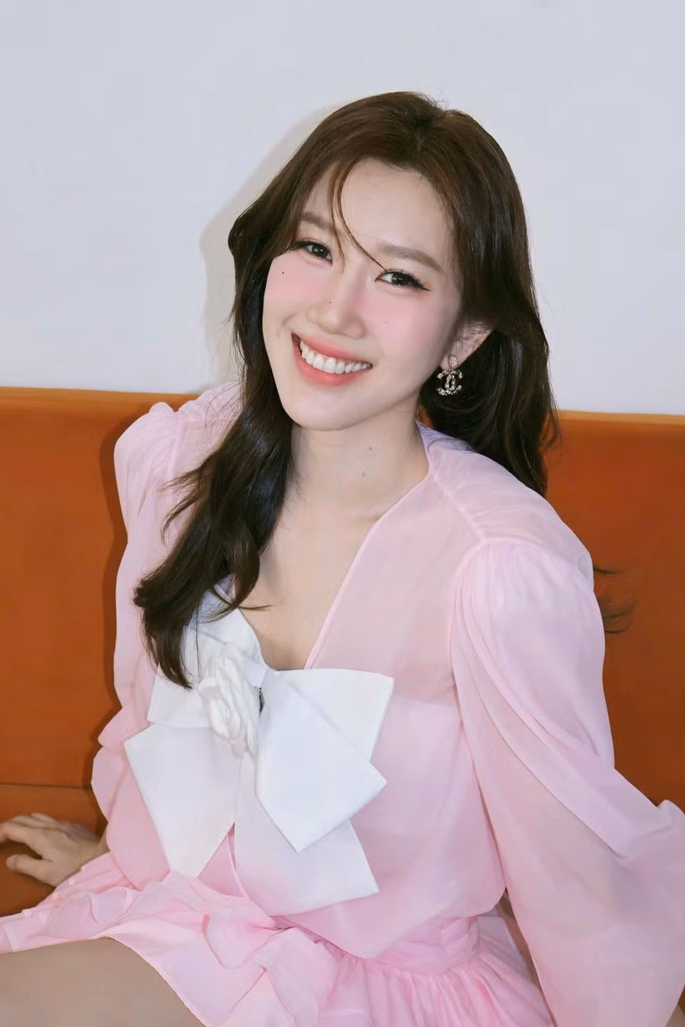 Diễn viên Thúy Ngân khoe vẻ đẹp nữ tính khi diện váy hồng. Ảnh: FB Lê Huỳnh Thuý Ngân