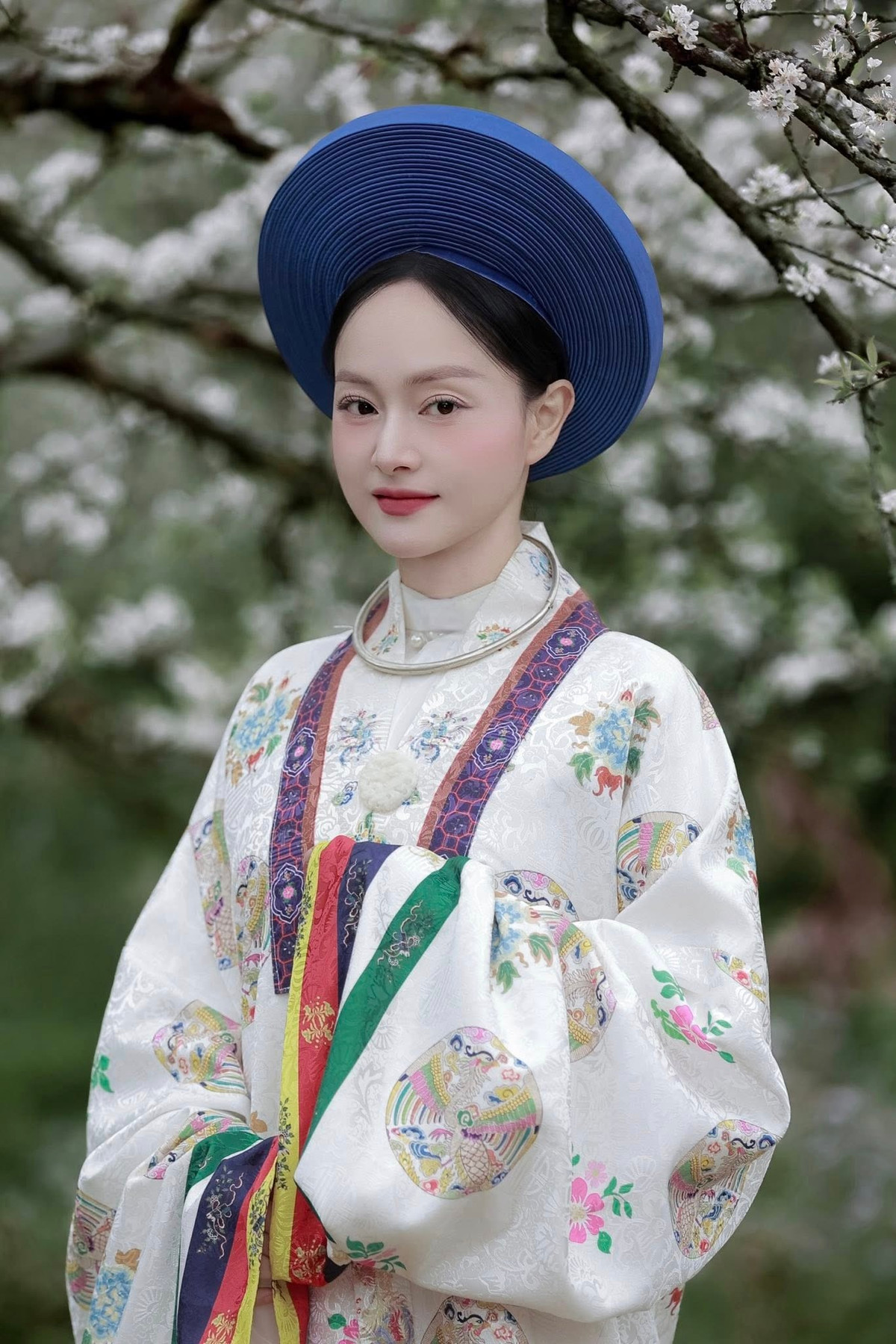 Dù thời lượng xuất hiện không nhiều, vai diễn của cô vẫn tạo nên nhiều tranh luận khi khắc họa hình ảnh một người phụ nữ cá tính, sắc sảo trong mối quan hệ tình cảm phức tạp. Đây được xem là bước trở lại đáng chú ý của nữ diễn viên sau biến cố hôn nhân.