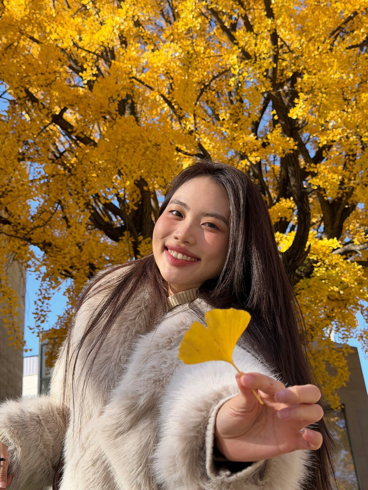 Nhưng sau hơn 10 năm hoạt động, khán giả dần thấy một Phương Mỹ Chi khác: tự tin, cởi mở và năng động hơn.