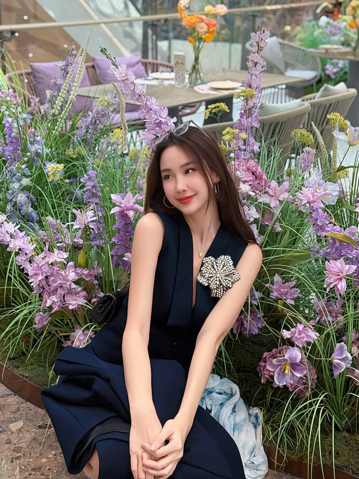 Không cần trang phục cầu kỳ hay tạo dáng quá nhiều, Lê Nguyễn Bảo Ngọc vẫn chứng minh đẳng cấp nhan sắc “không góc chết”.