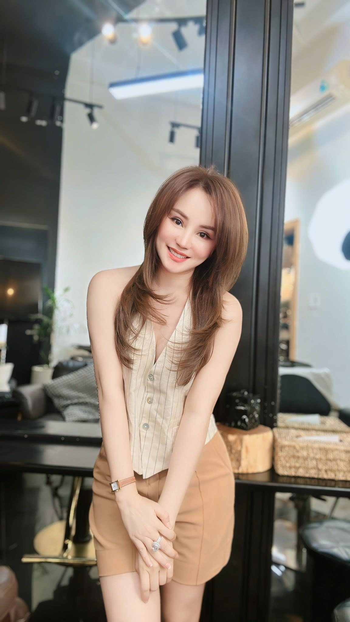 Vy Oanh đổi kiểu tóc mới. Ảnh: FB Nguyễn Vy Oanh