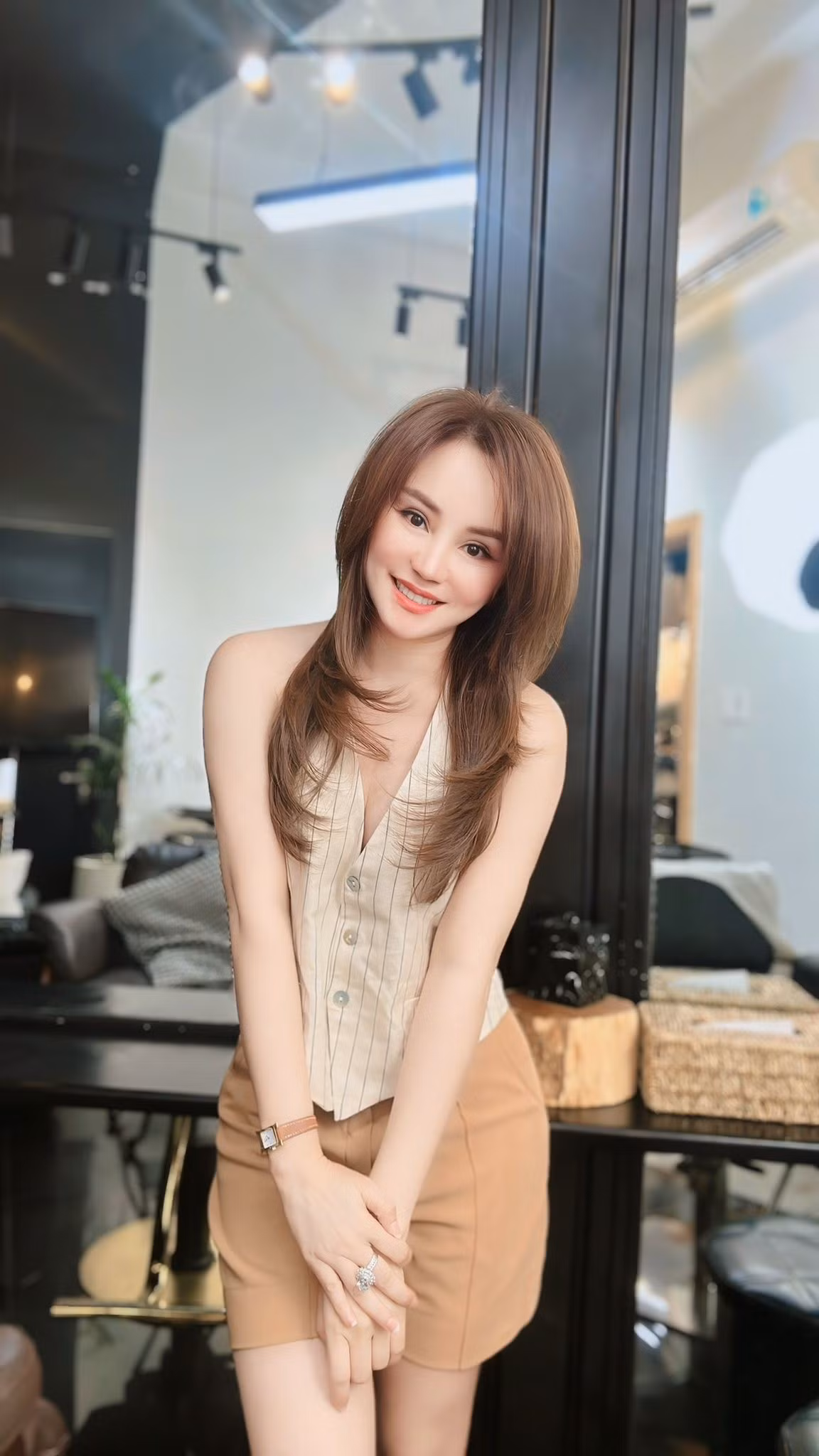 Vy Oanh đổi kiểu tóc mới. Ảnh: FB Nguyễn Vy Oanh