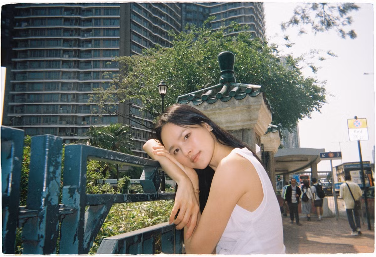 Điều khiến nhiều người ngỡ ngàng hơn cả là vóc dáng hiện tại của Tuyết Lan chỉ sau chưa đầy một năm sinh con. Cô vẫn giữ được thân hình săn chắc, thon gọn không khác gì thời son rỗi.