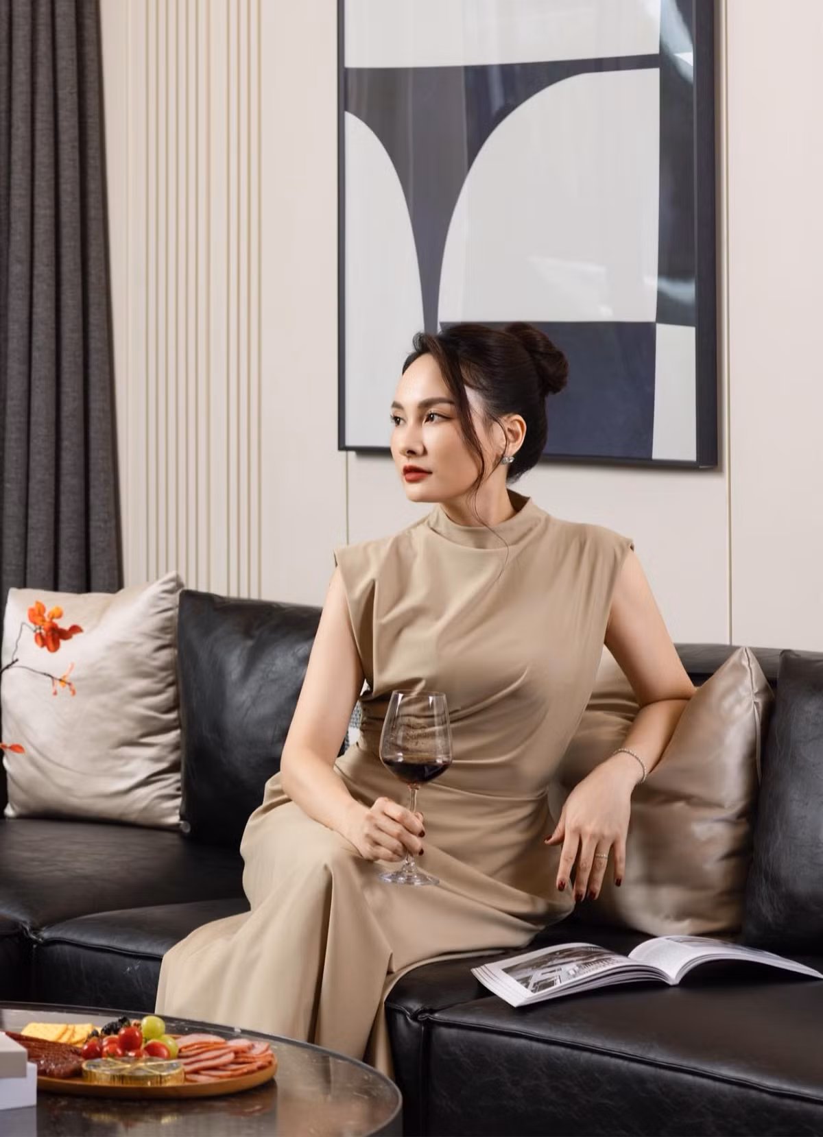 Đặc biệt khi diện áo ôm sát khoe eo thon, Bảo Thanh tự tin khẳng định bây giờ cô đã gầy đi rất nhiều.