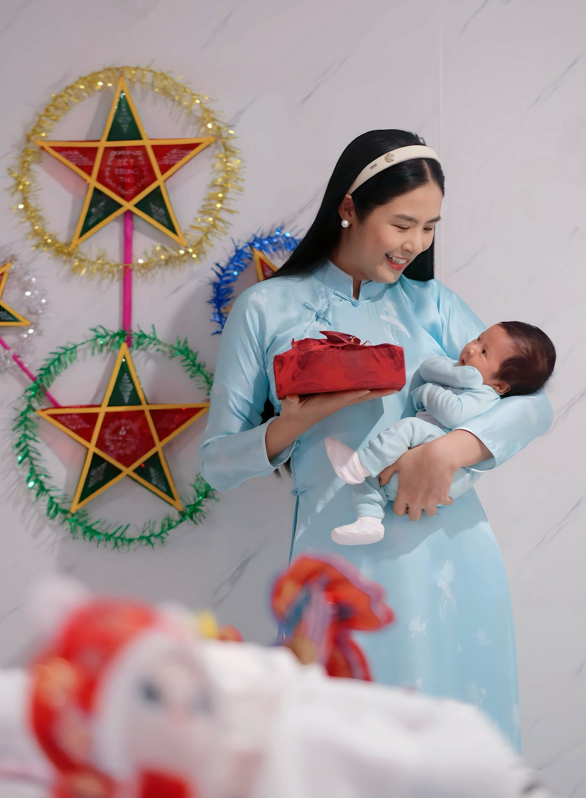 Ngọc Hân tiết lộ khoảnh khắc con trai hơn một tháng tuổi đón Trung thu đầu tiên. Ảnh: FB Ngoc Han Dang