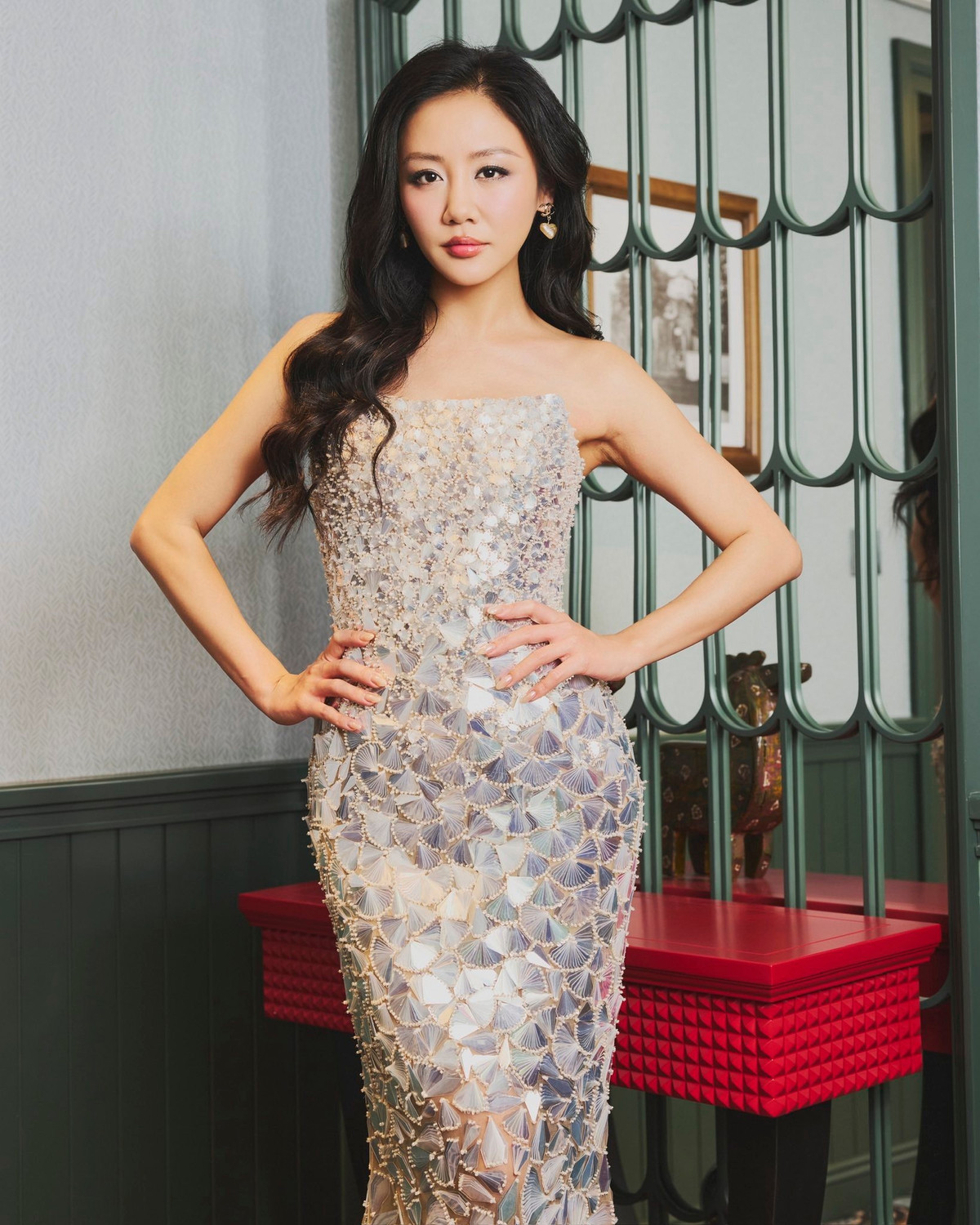 Nếu trước đây cô gắn liền với hình ảnh nhẹ nhàng, nữ tính thì nay nữ ca sĩ linh hoạt hơn trong cách xây dựng hình tượng, mạnh dạn thử nghiệm những trang phục gợi cảm, hiện đại.