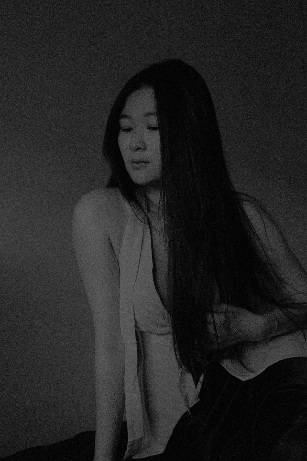 Nhiếp ảnh gia chụp hình cho Mạc Anh Thư chia sẻ: "Một chiếc mặt mộc và mặt trời lặn lúc 17h35phút. 3 tháng hè = 3 tháng hành". Ảnh: FB Nam Tô