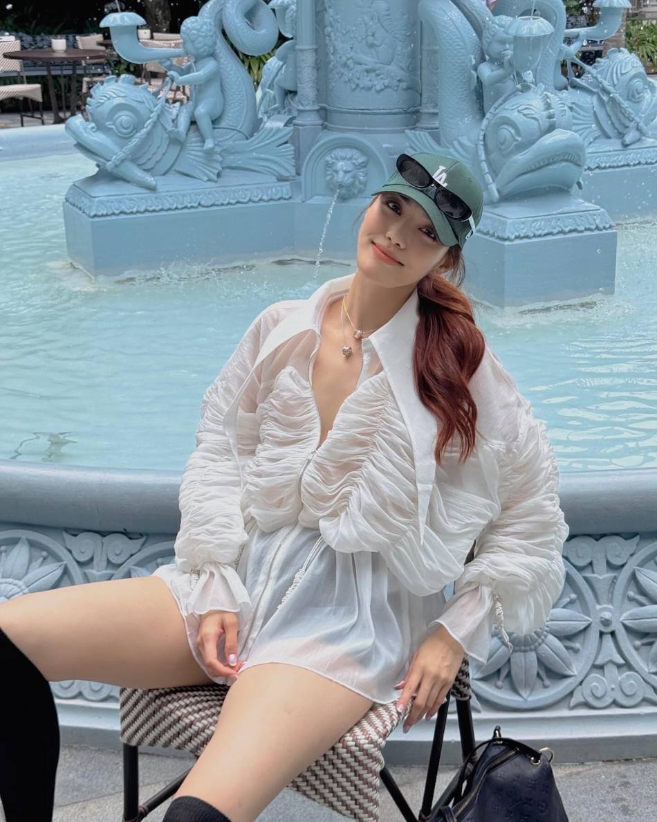 Mỗi lần xuất hiện tại các sự kiện lớn hay ngay cả trong những khoảnh khắc đời thường, người đẹp đều gây chú ý bởi cách chọn đồ chỉn chu, hiện đại và đầy khí chất.