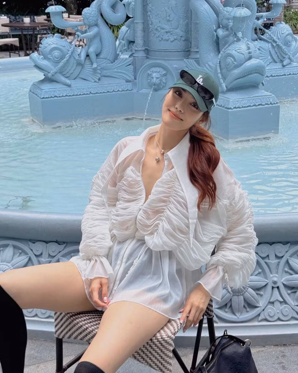 Mỗi lần xuất hiện tại các sự kiện lớn hay ngay cả trong những khoảnh khắc đời thường, người đẹp đều gây chú ý bởi cách chọn đồ chỉn chu, hiện đại và đầy khí chất.