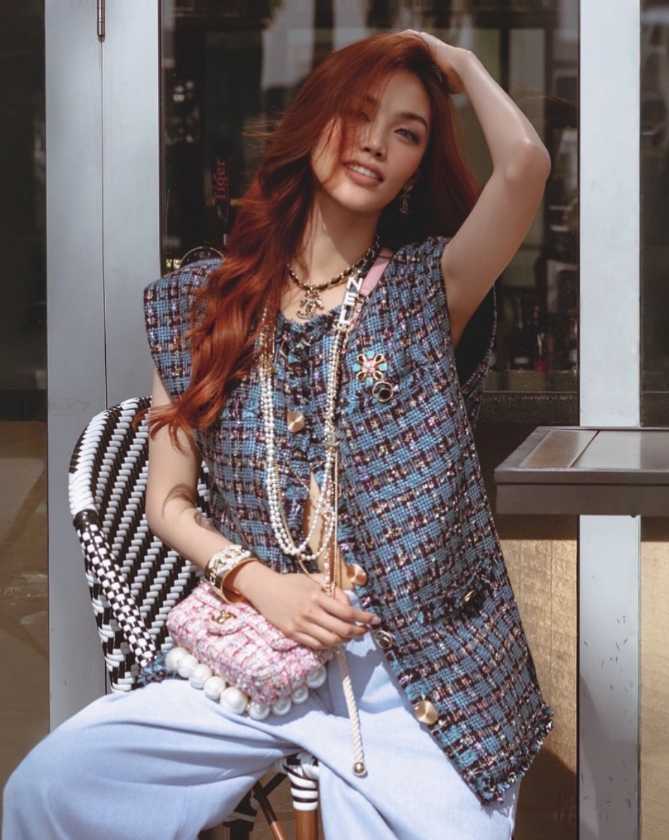 Lan Khuê luôn biết cách khai thác triệt để lợi thế hình thể để tạo nên diện mạo nổi bật.